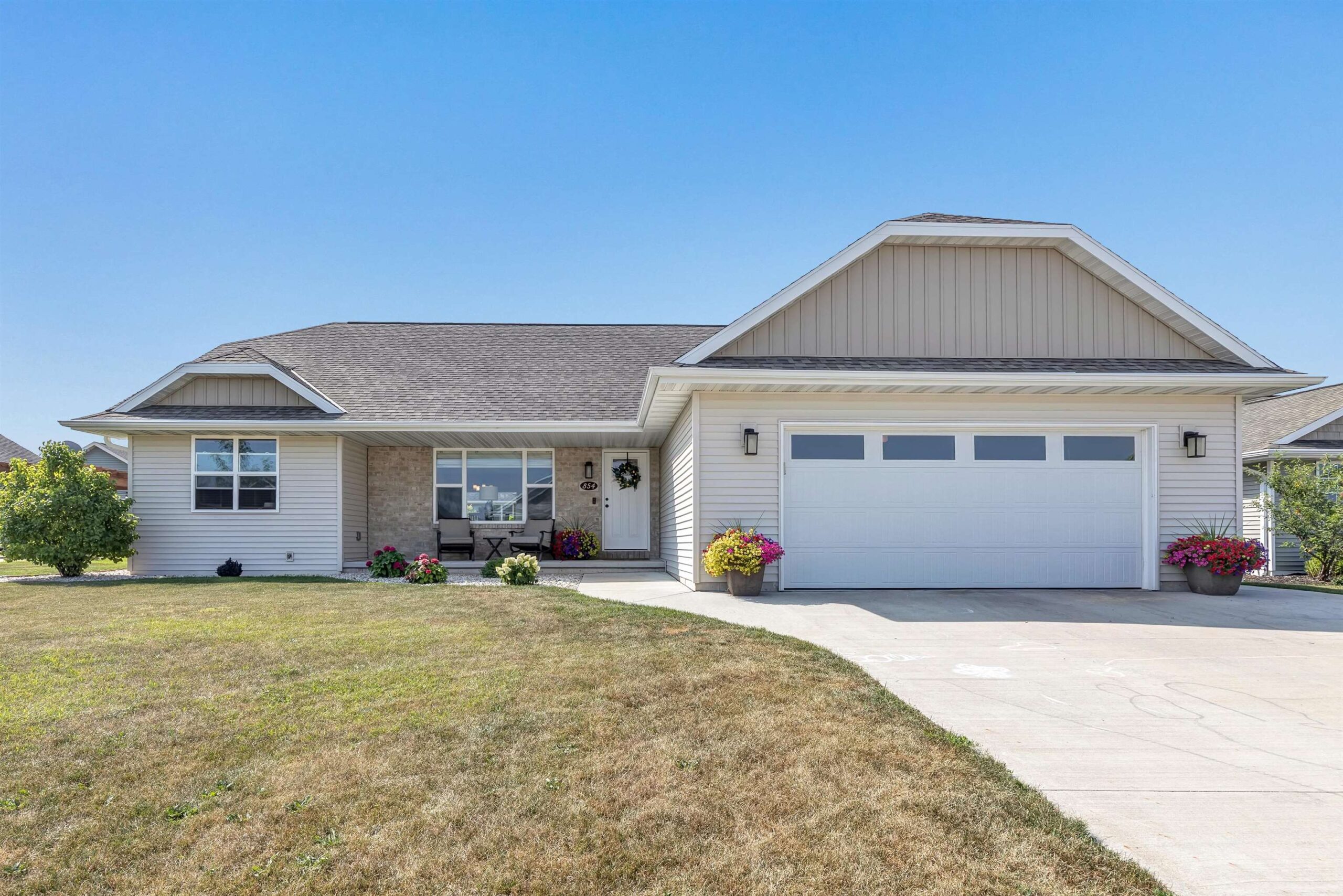 854 ROTH Road property preview photograph