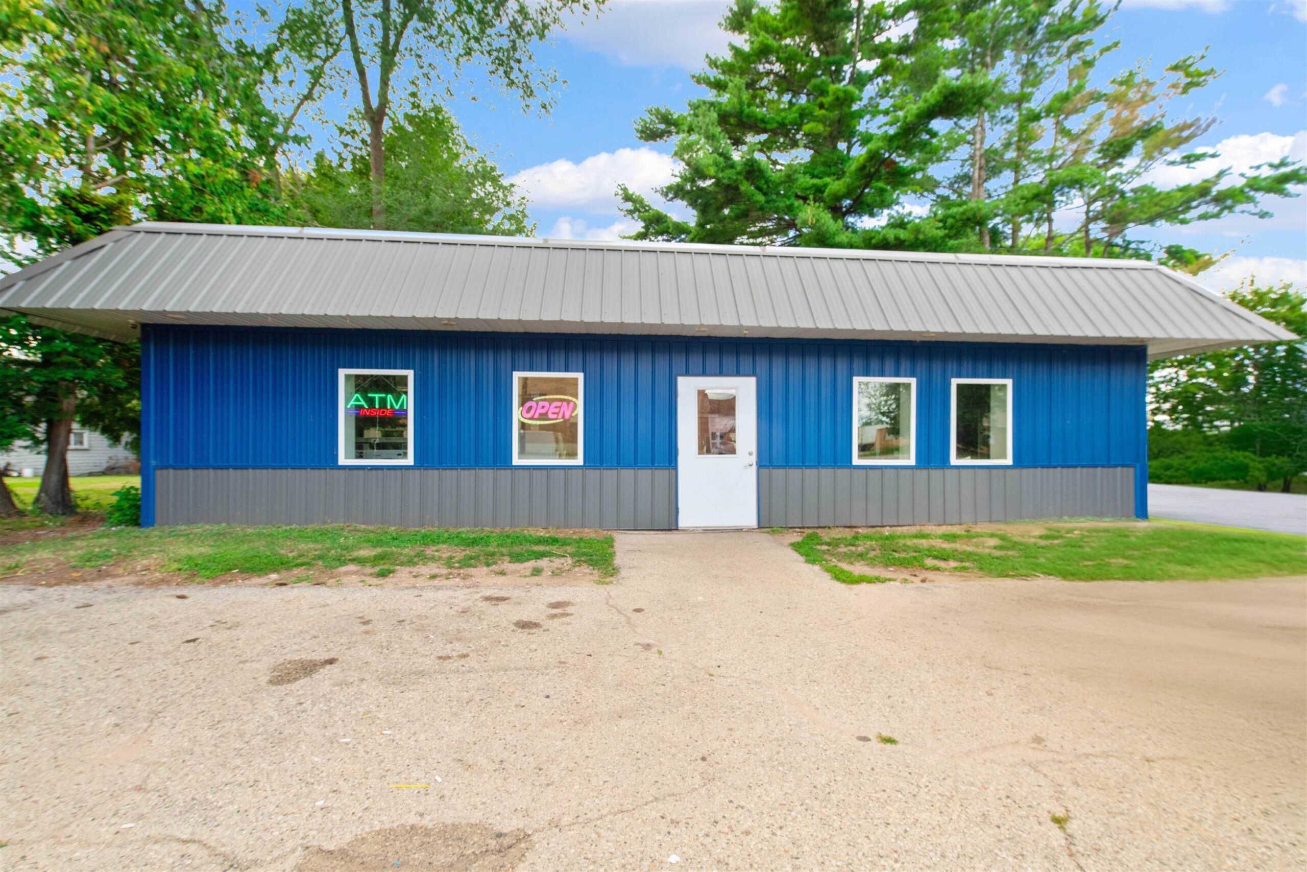 171 W FRONT Street property preview photograph