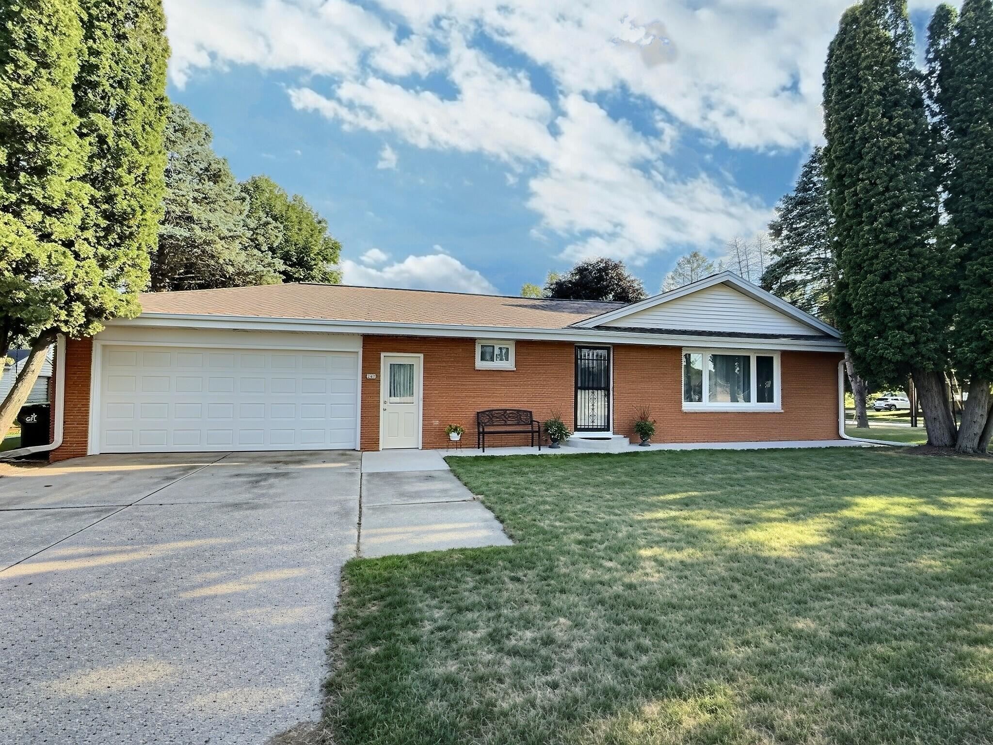247 W MENASHA Avenue property preview photograph