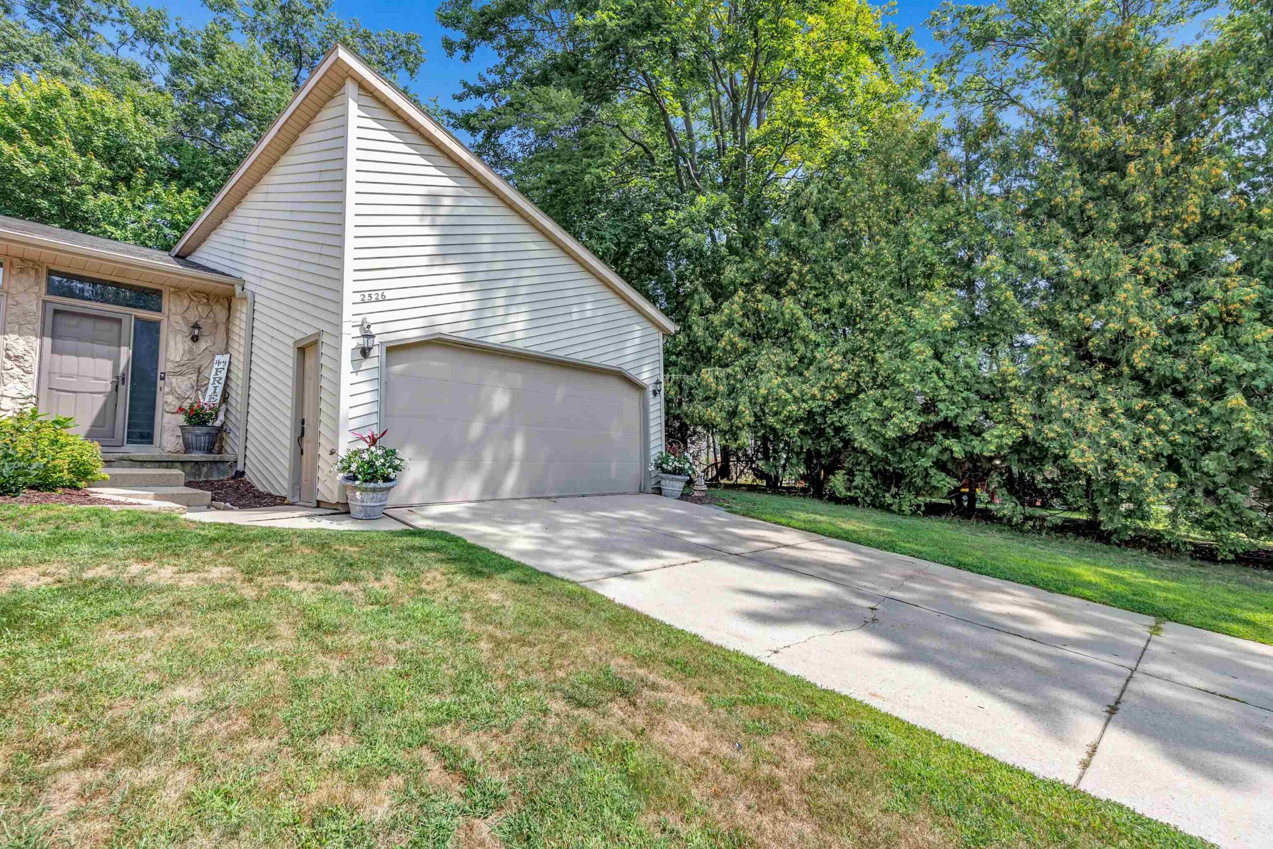 2526 DUNBAR Lane property preview photograph