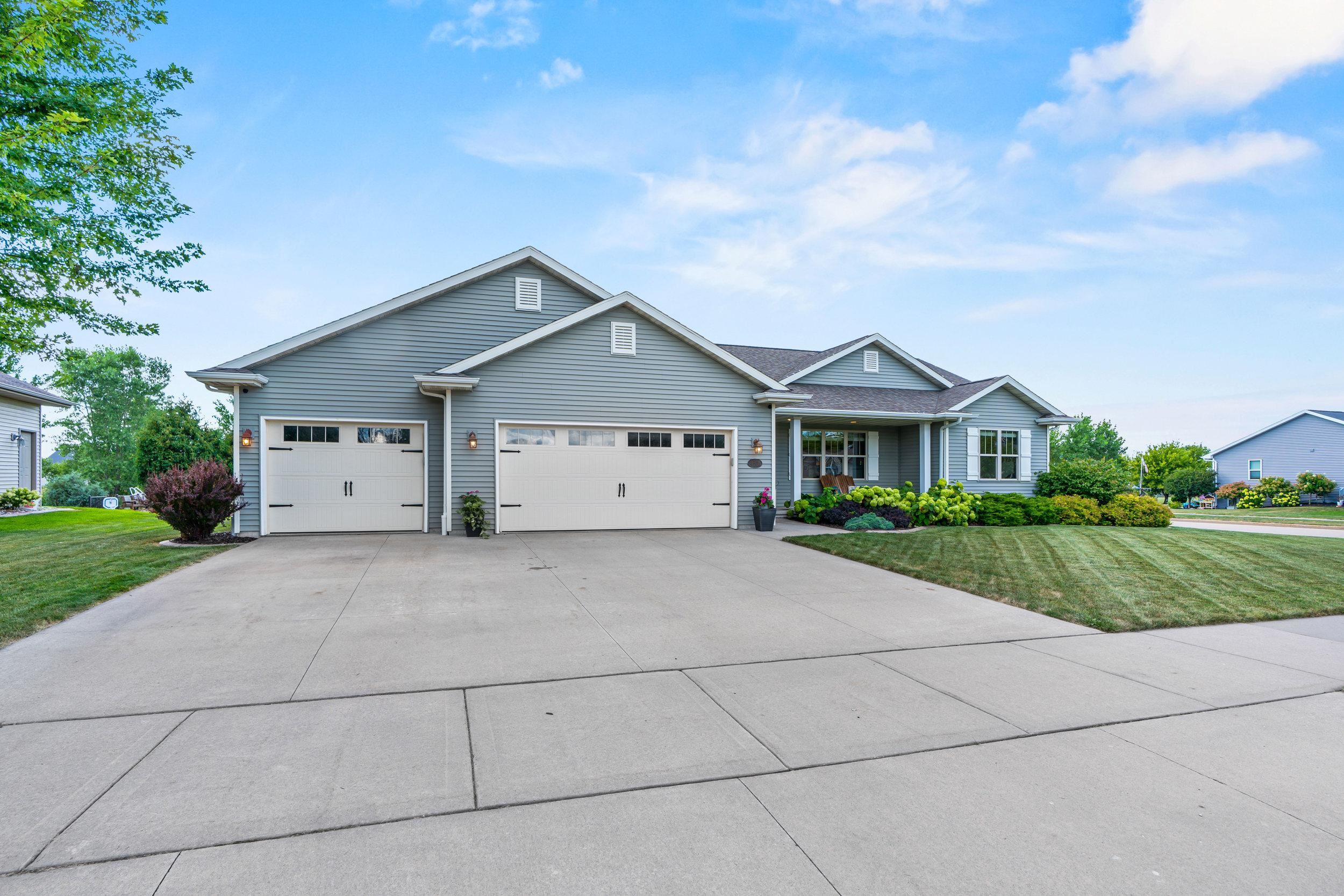 4301 FIELDCREST Drive property preview photograph