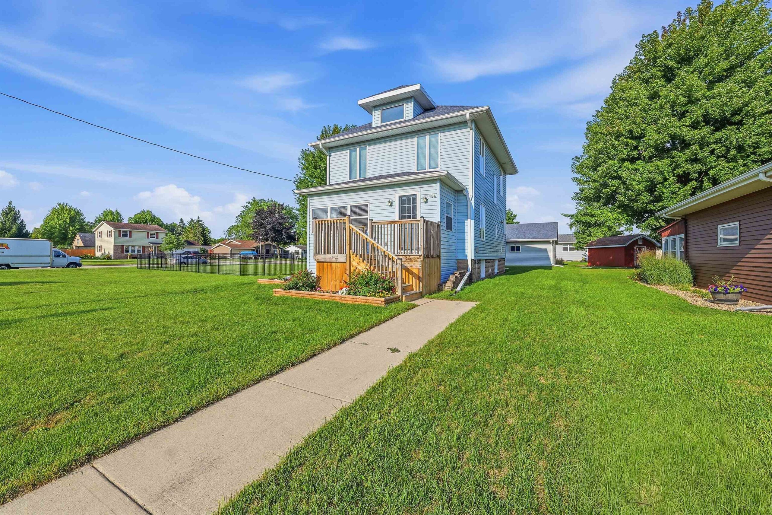 684 S PARK Avenue property preview photograph