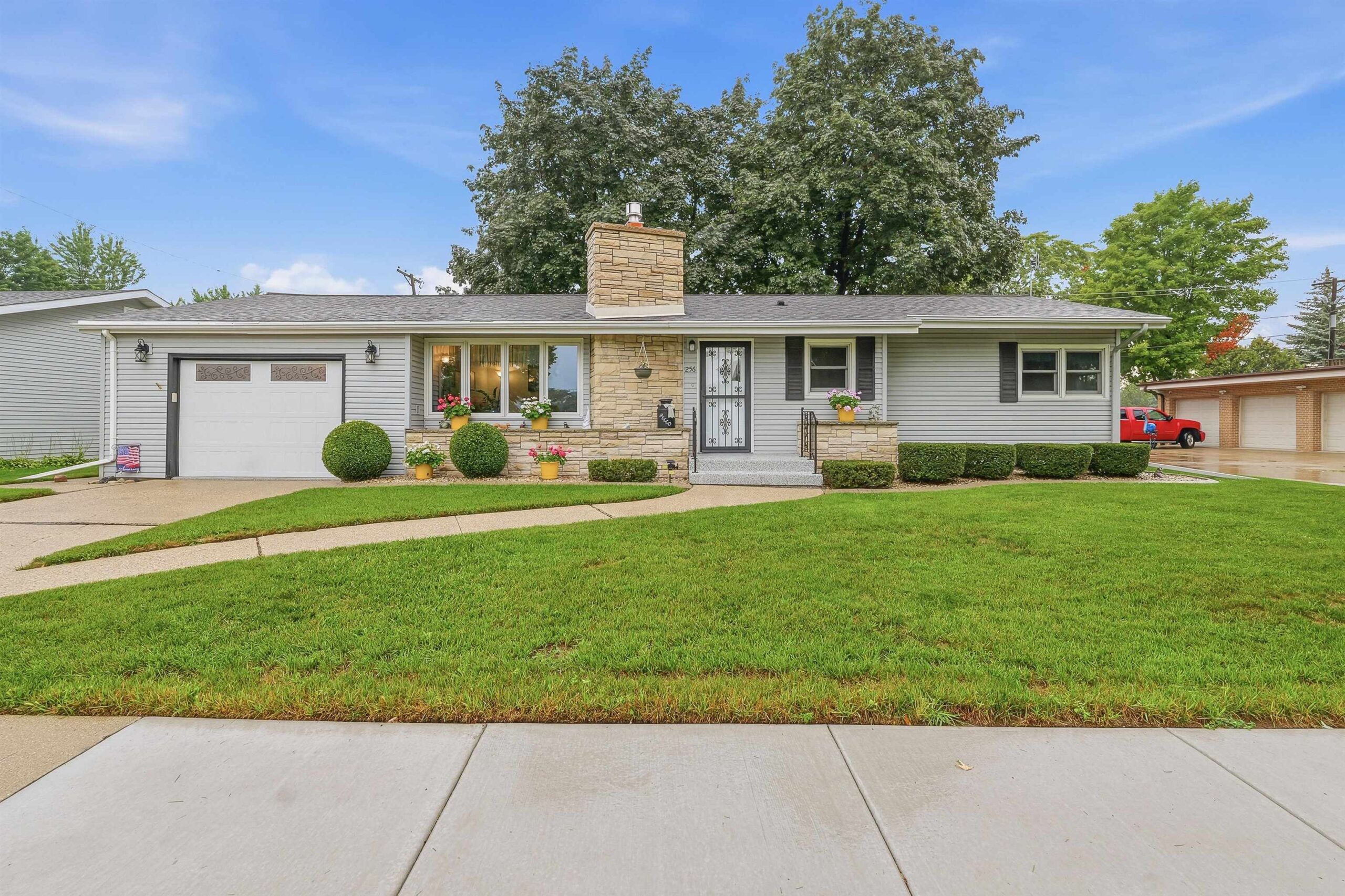 256 S PETERS Avenue property preview photograph