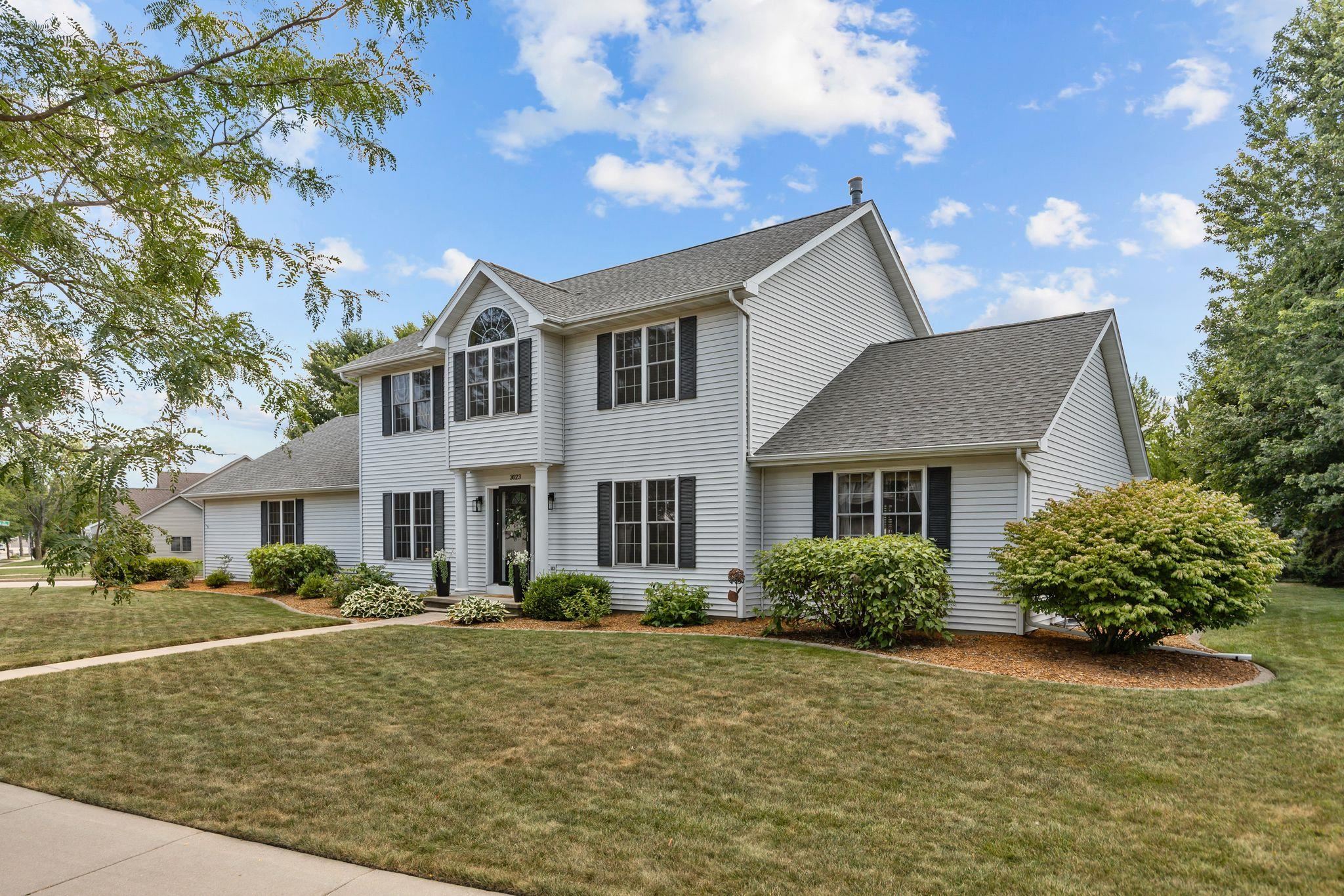 3023 E GREENLEAF Drive property preview photograph