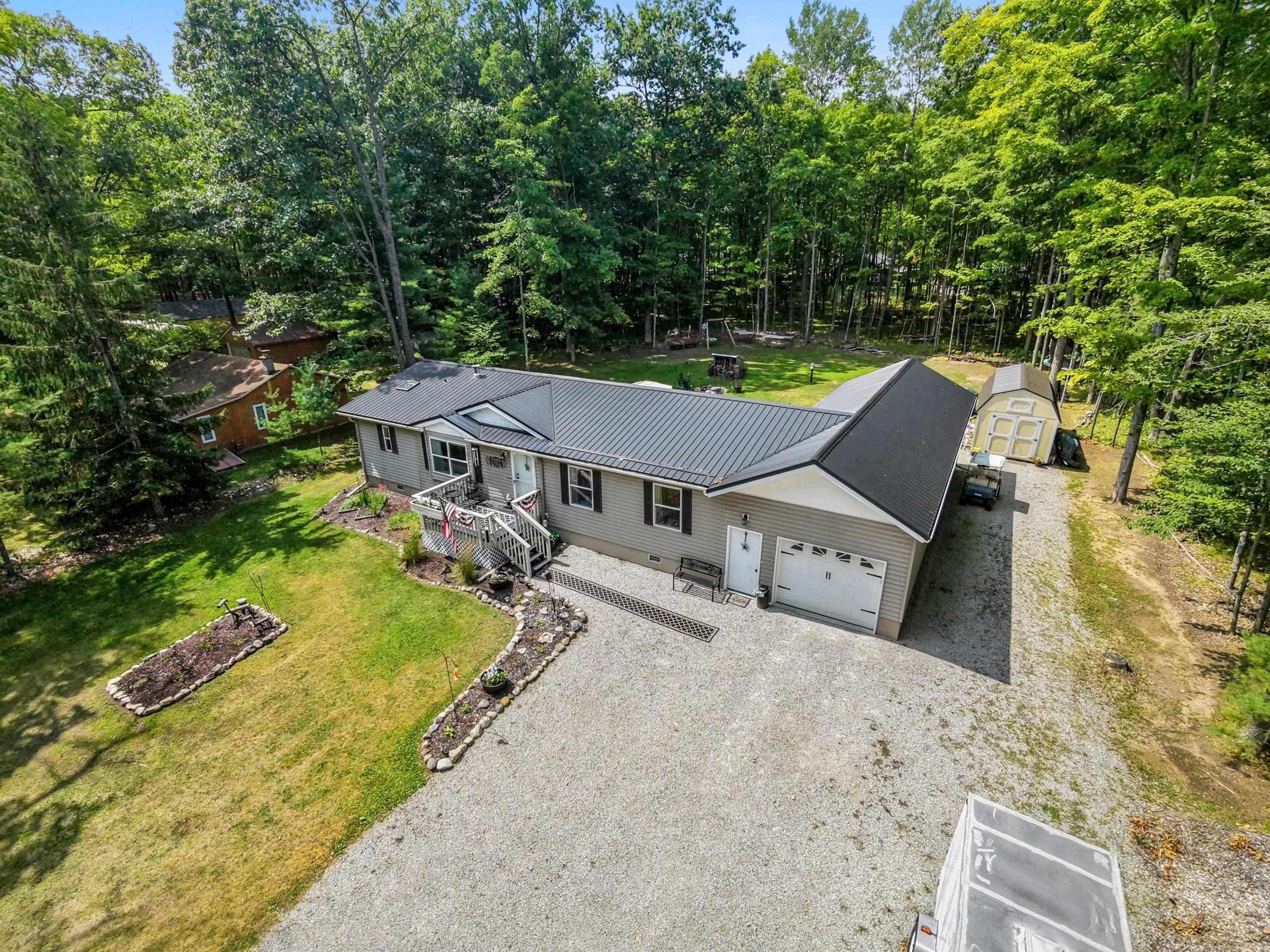 N7833 NOQUEBAY Road property preview photograph