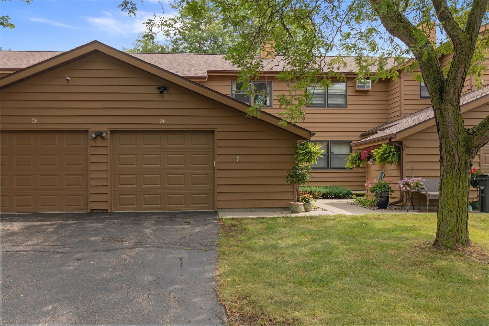970 MANOR Drive property preview photograph