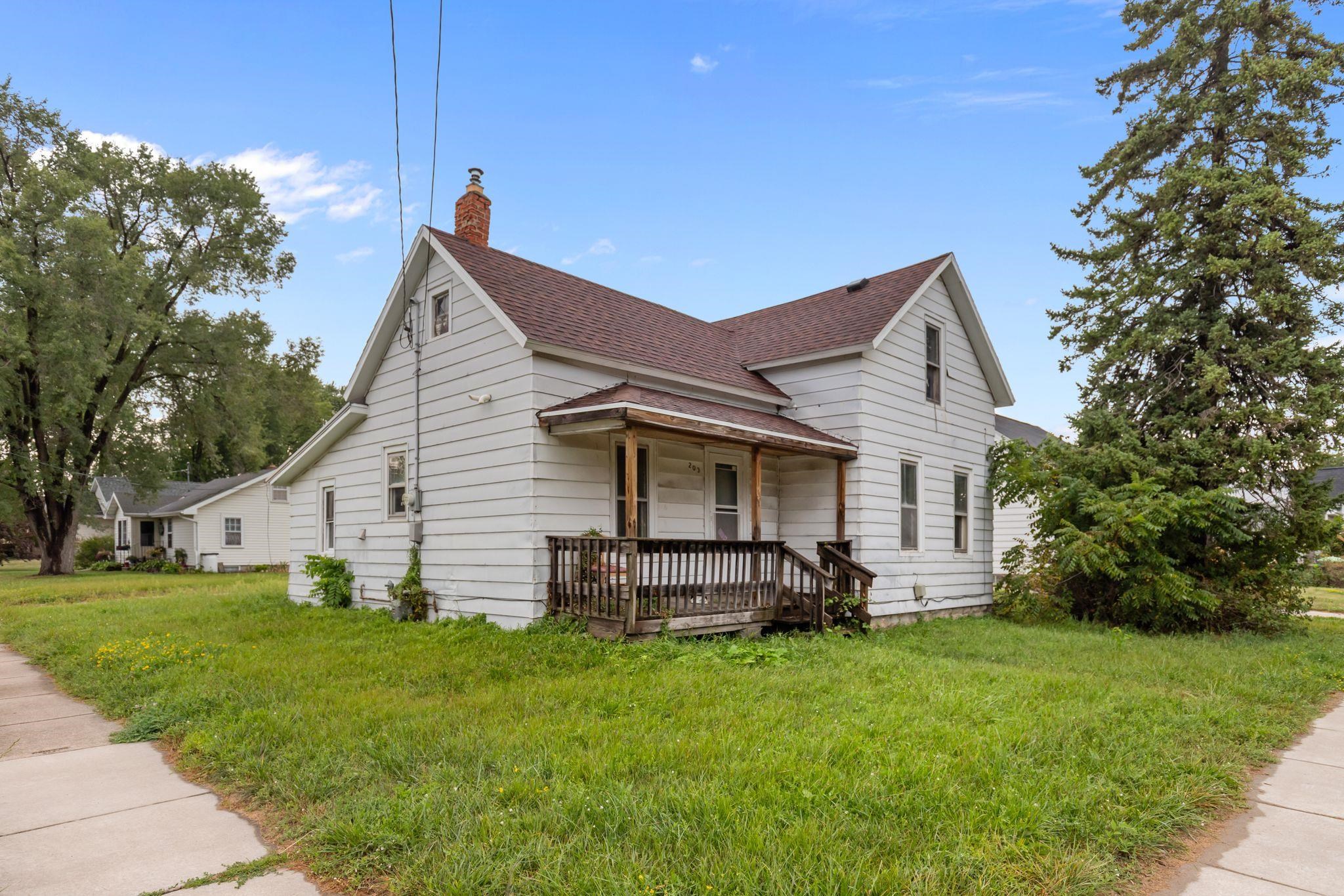 203 N 8TH Street property preview photograph