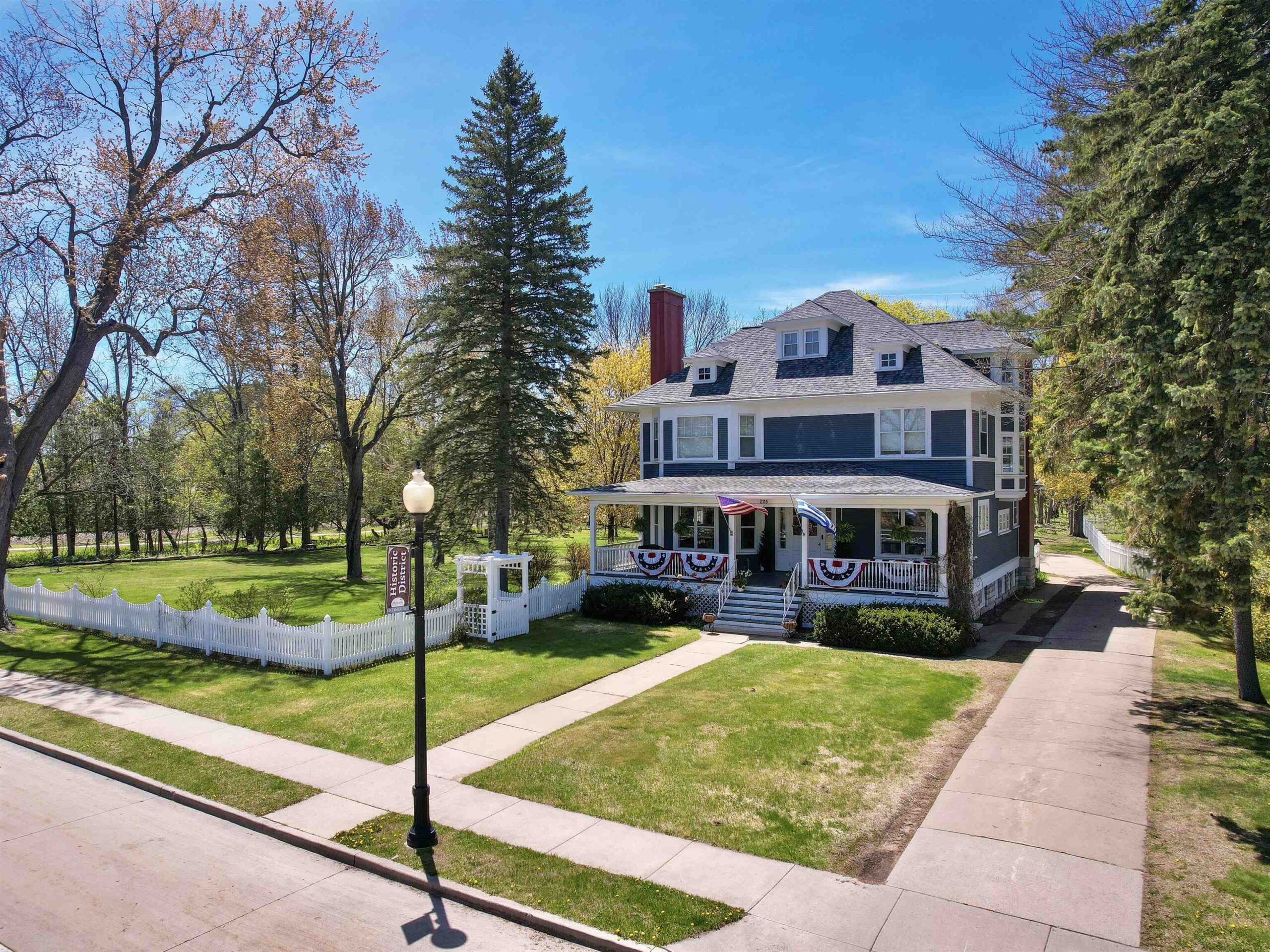 2115 RIVERSIDE Avenue property preview photograph