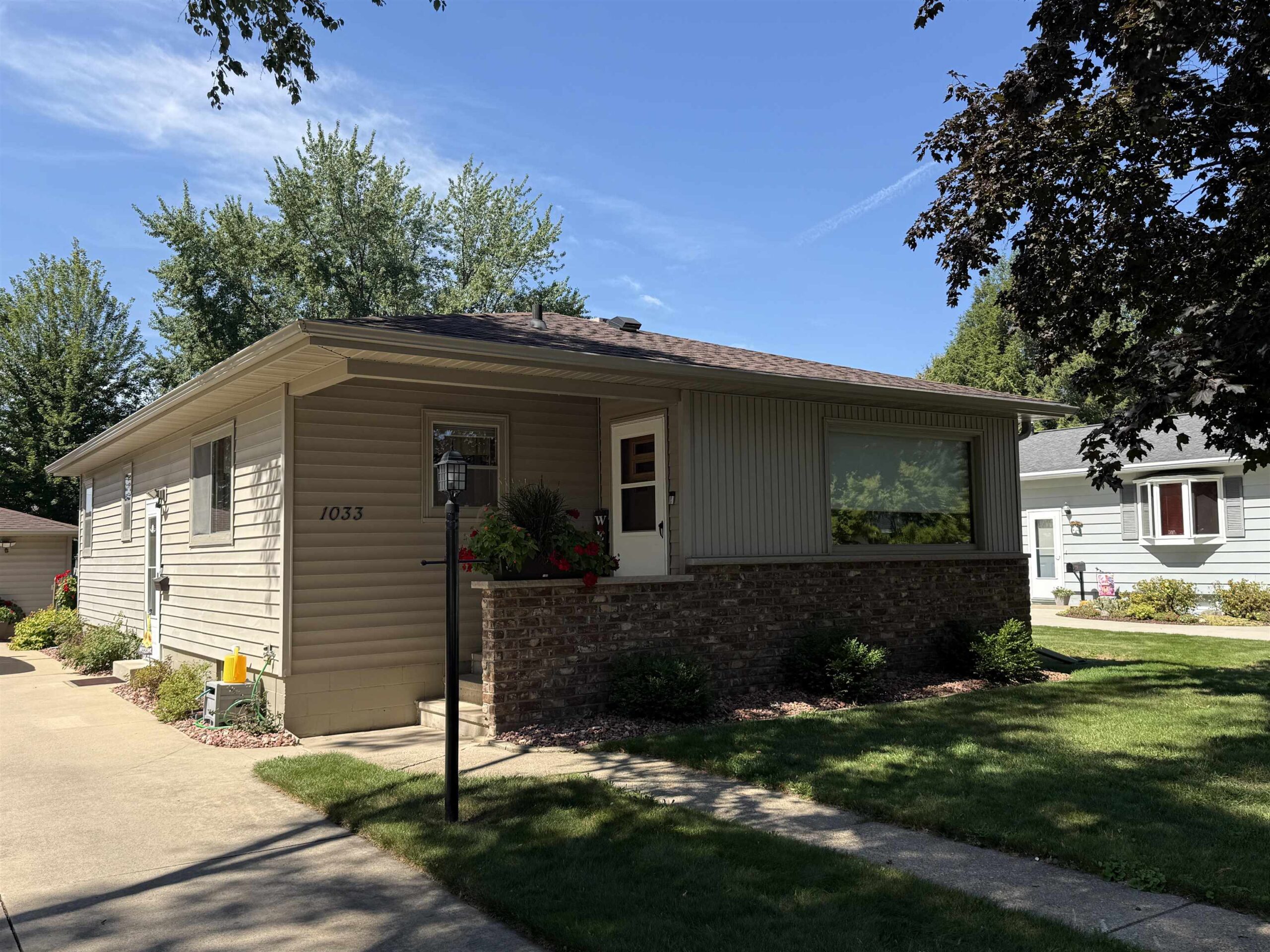 1033 S CLEVELAND Street property preview photograph