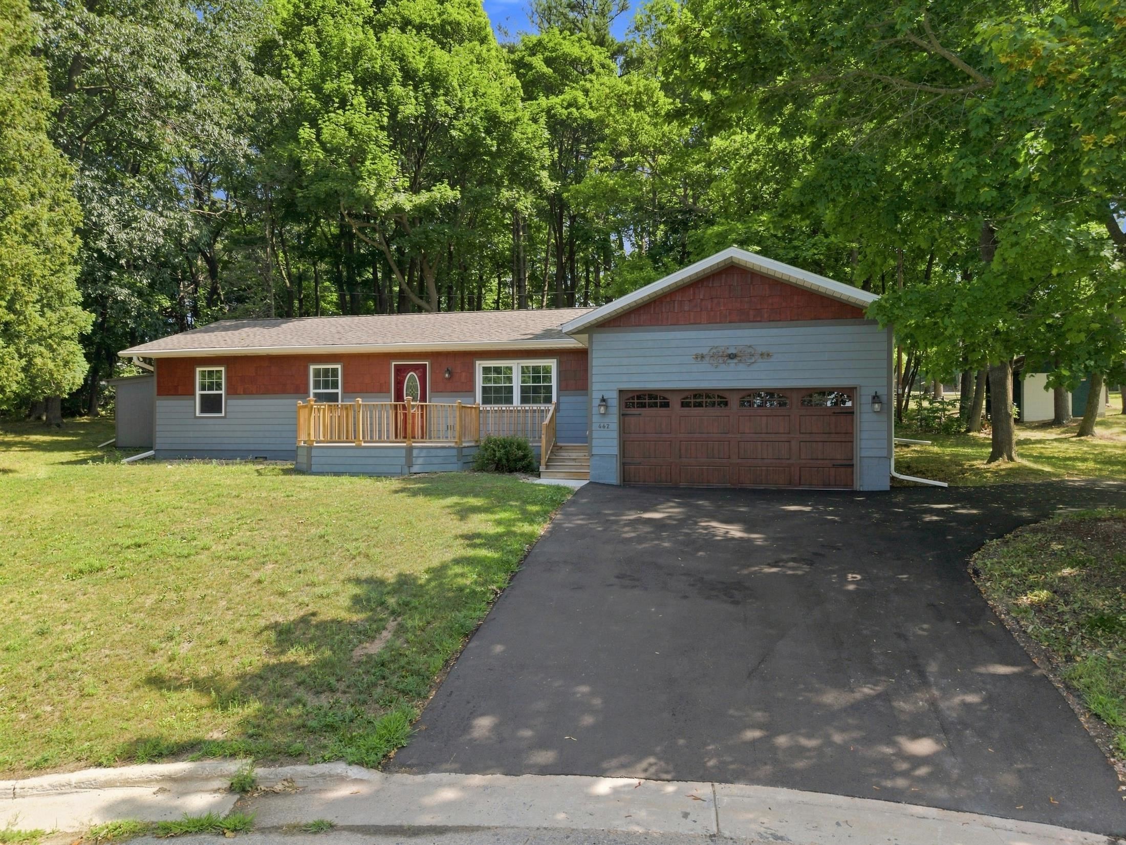 462 N 7TH Place property preview photograph