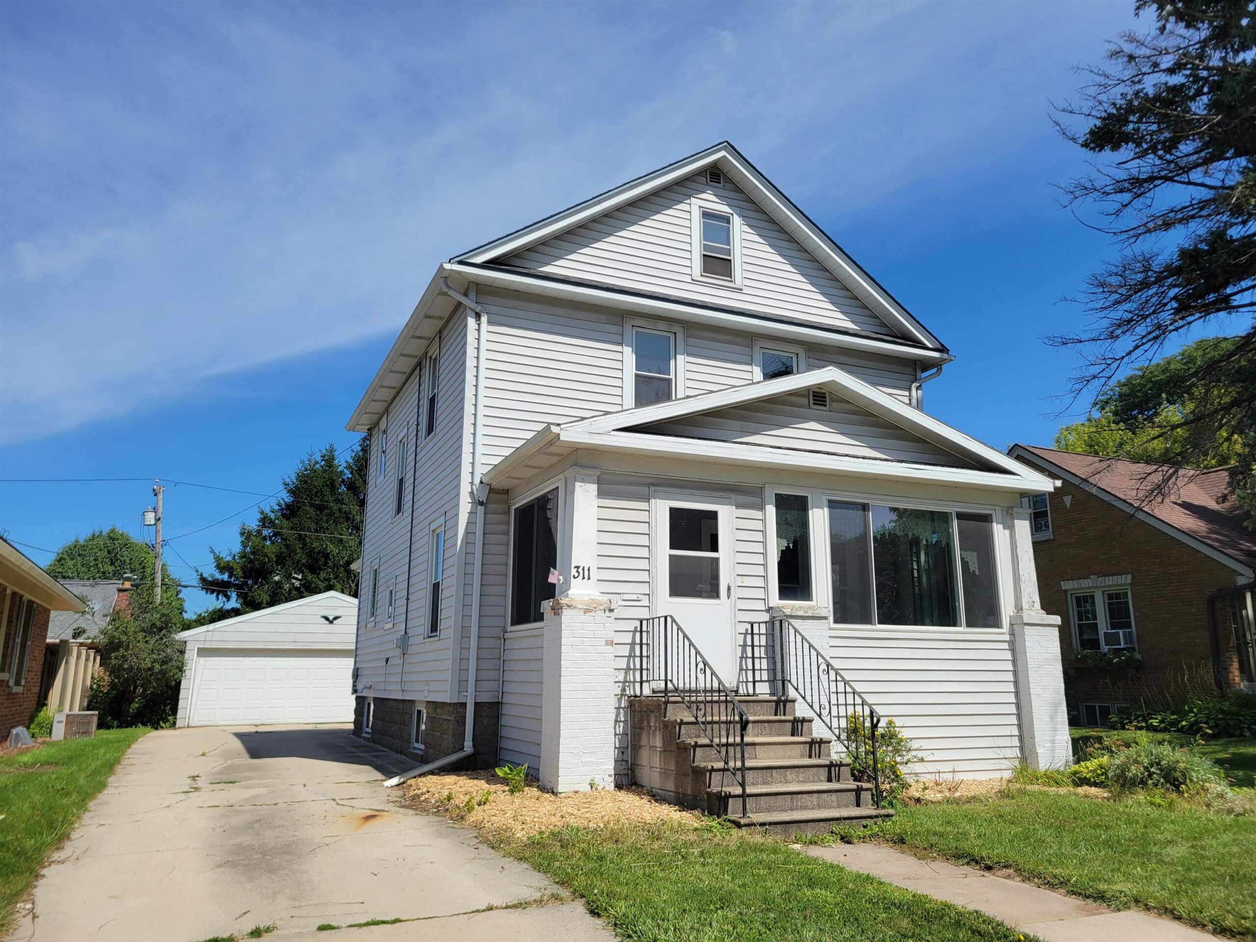 311 E JOHNSON Street property preview photograph