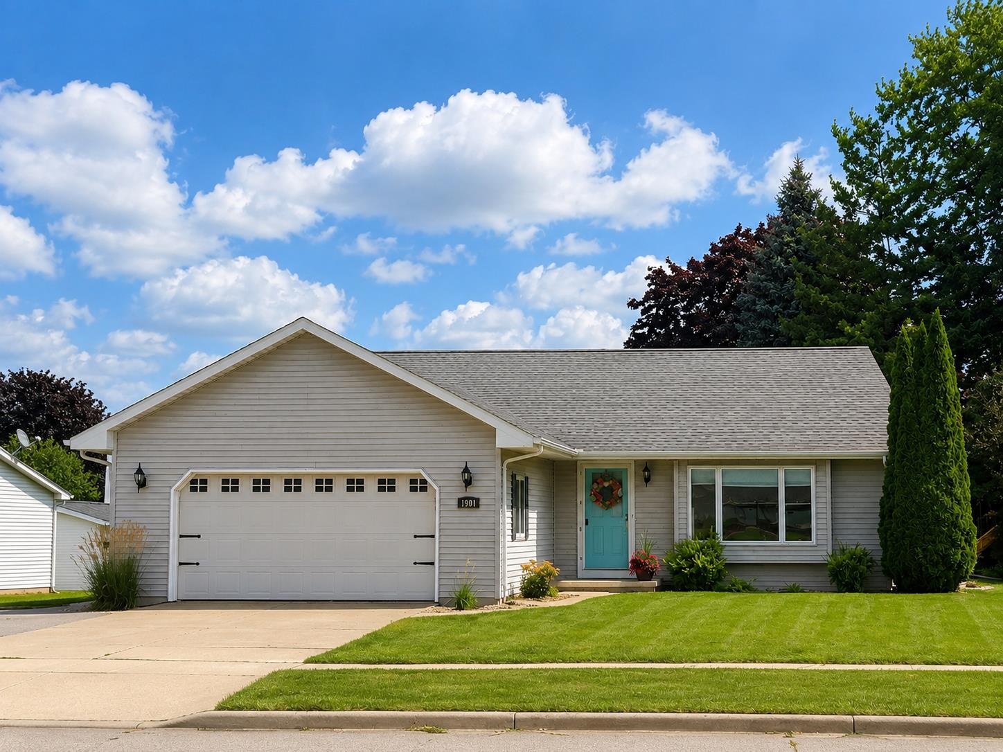 1900 FIELDCREST Drive property preview photograph