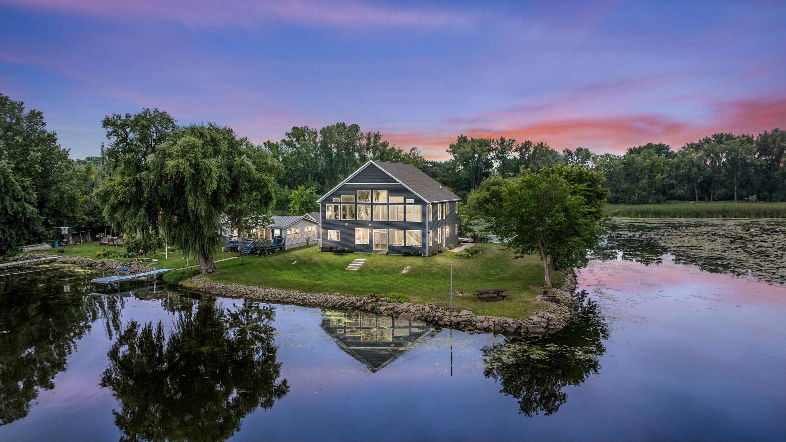 6392 LAKESHORE Road property preview photograph