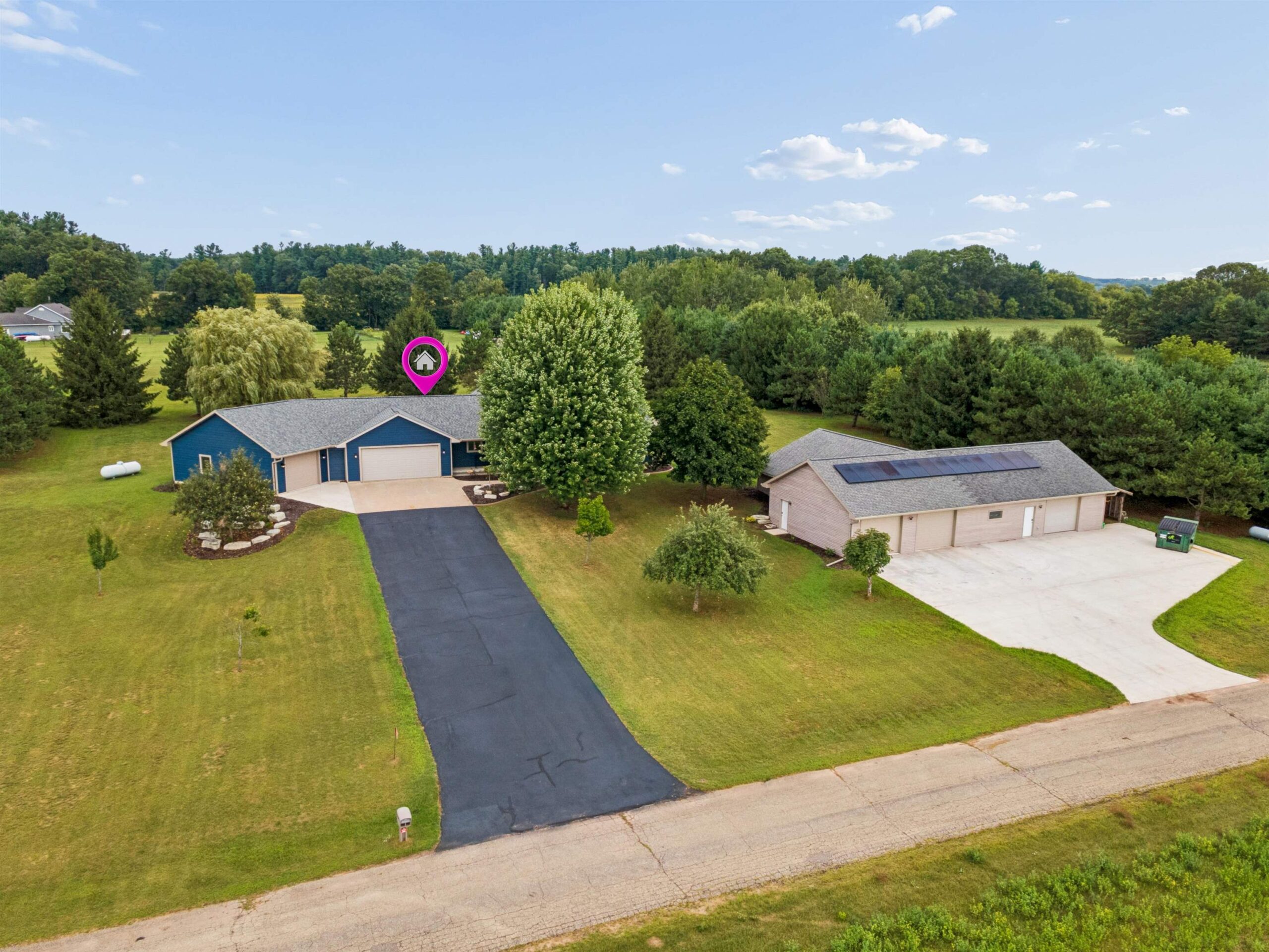 E8522 THIEME Drive property preview photograph