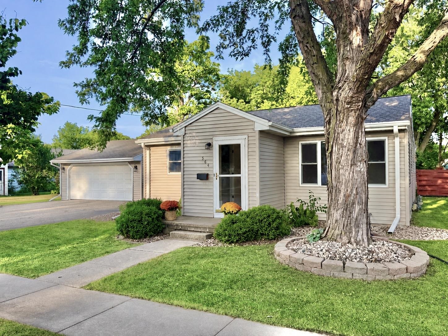 564 OAK Street property preview photograph