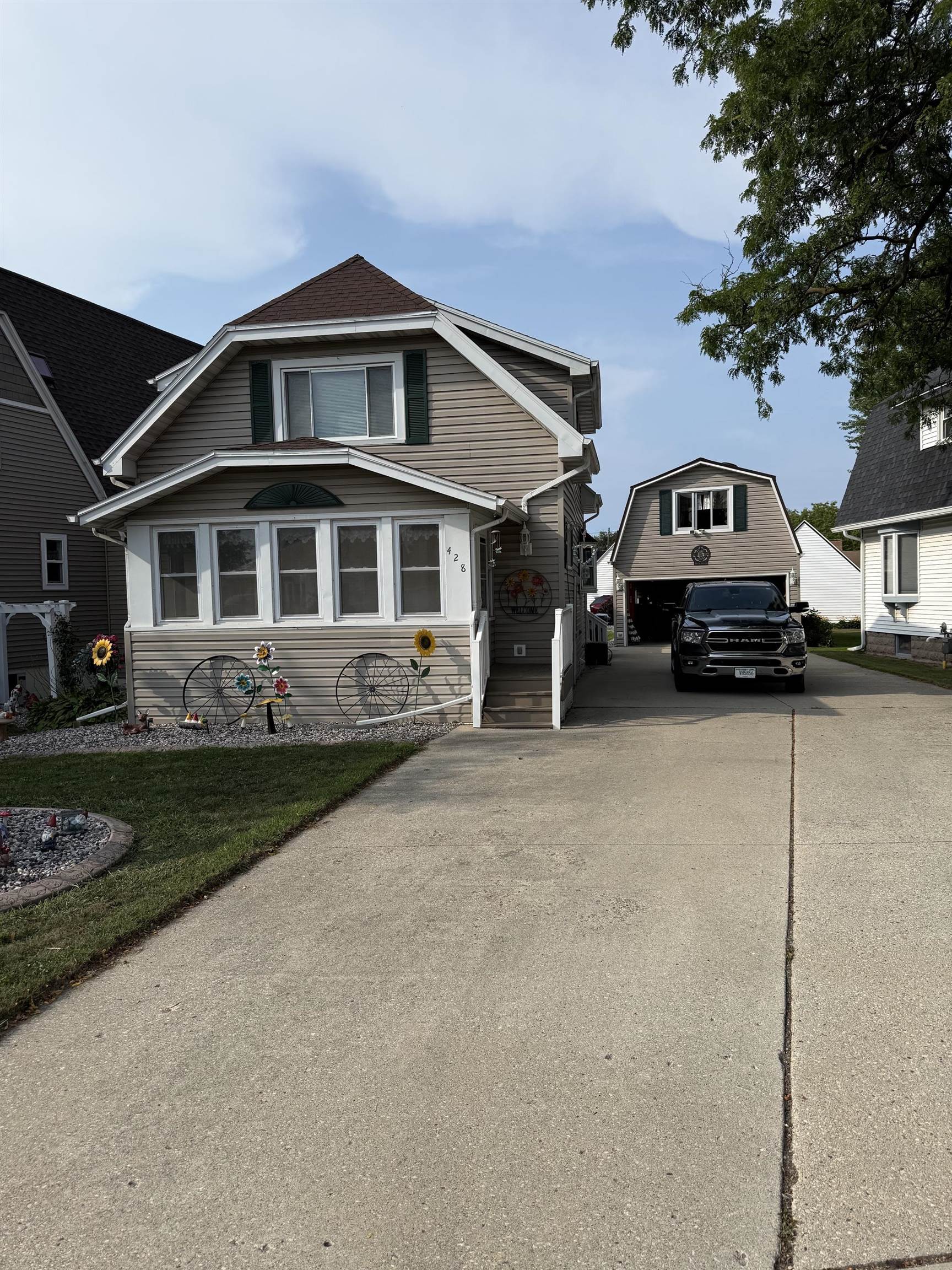 428 DE PERE Road property preview photograph