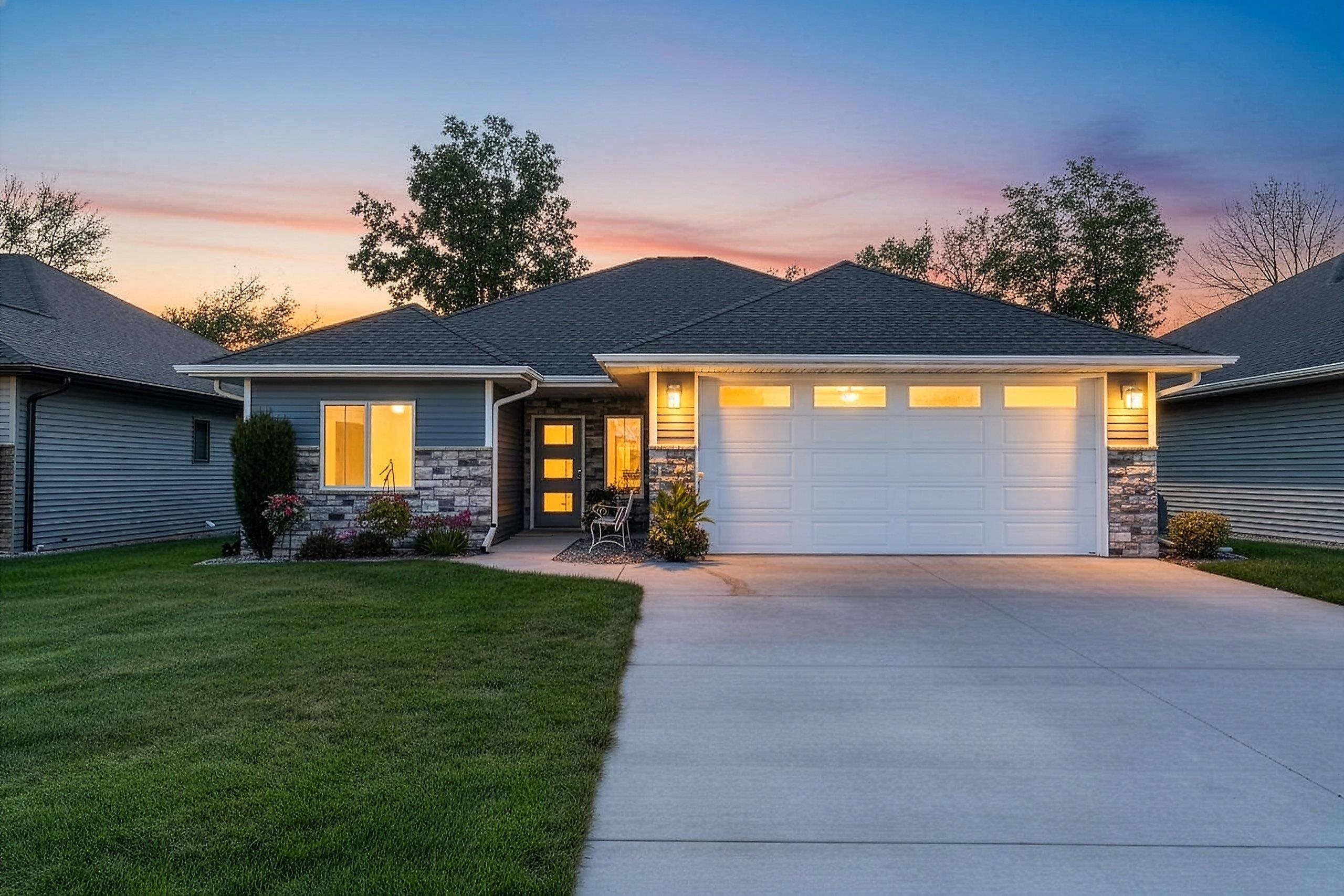 2584 FARMINGTON Way property preview photograph