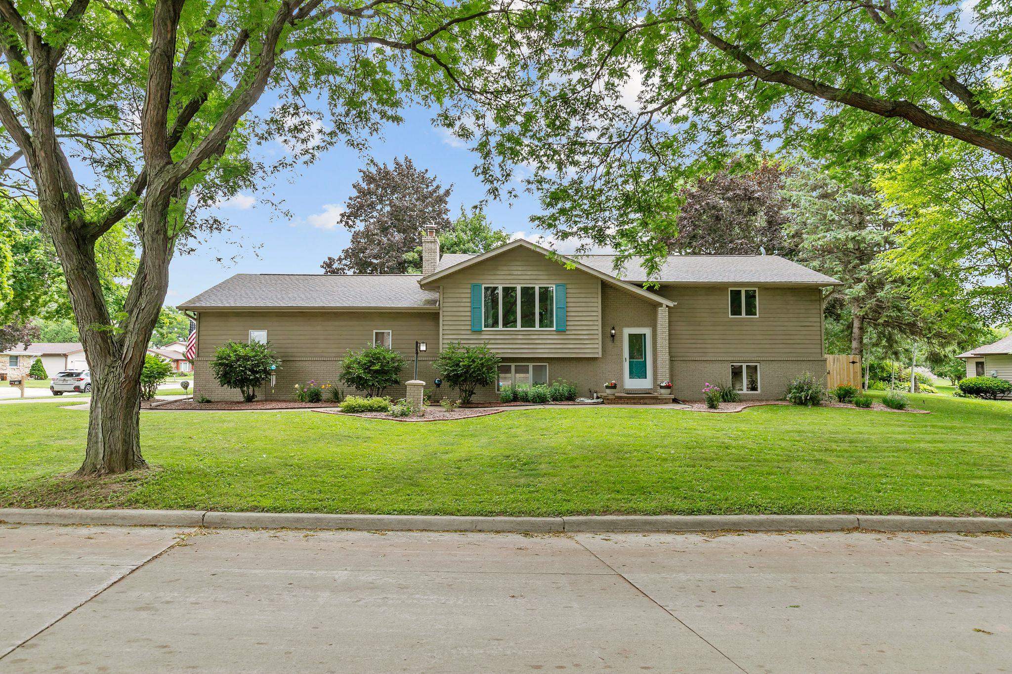 1400 S CHICKADEE Lane property preview photograph