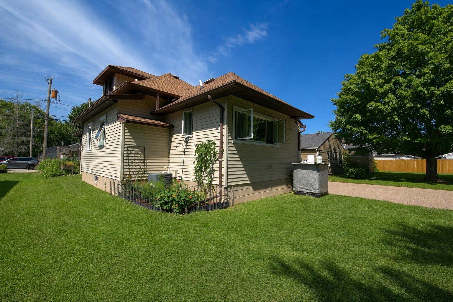 129 PLUMMER Avenue property preview photograph