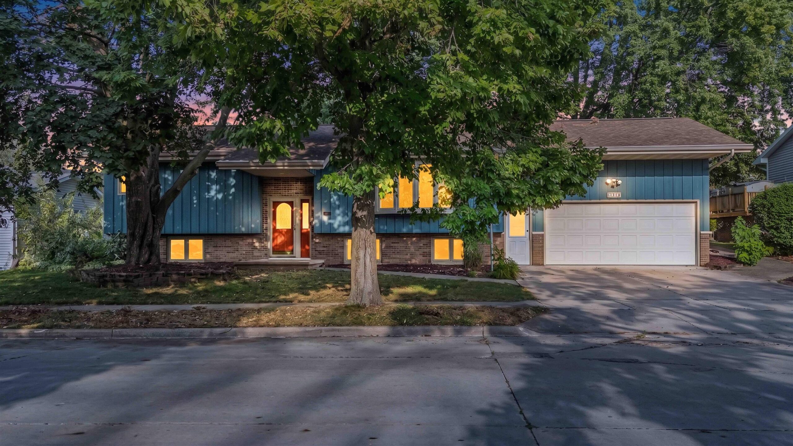 1708 N LINWOOD Avenue property preview photograph