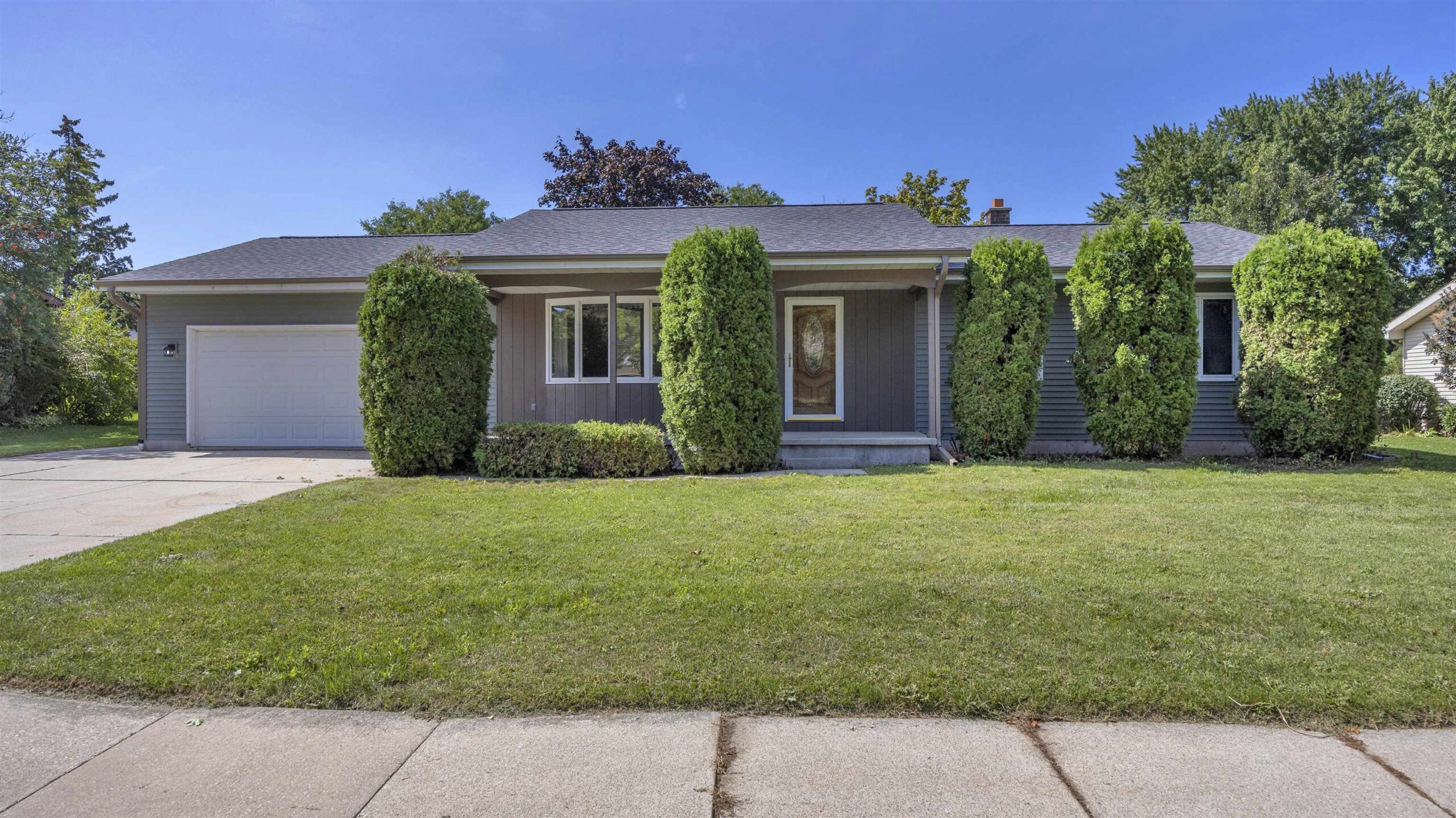 542 WAKEFIELD Avenue property preview photograph