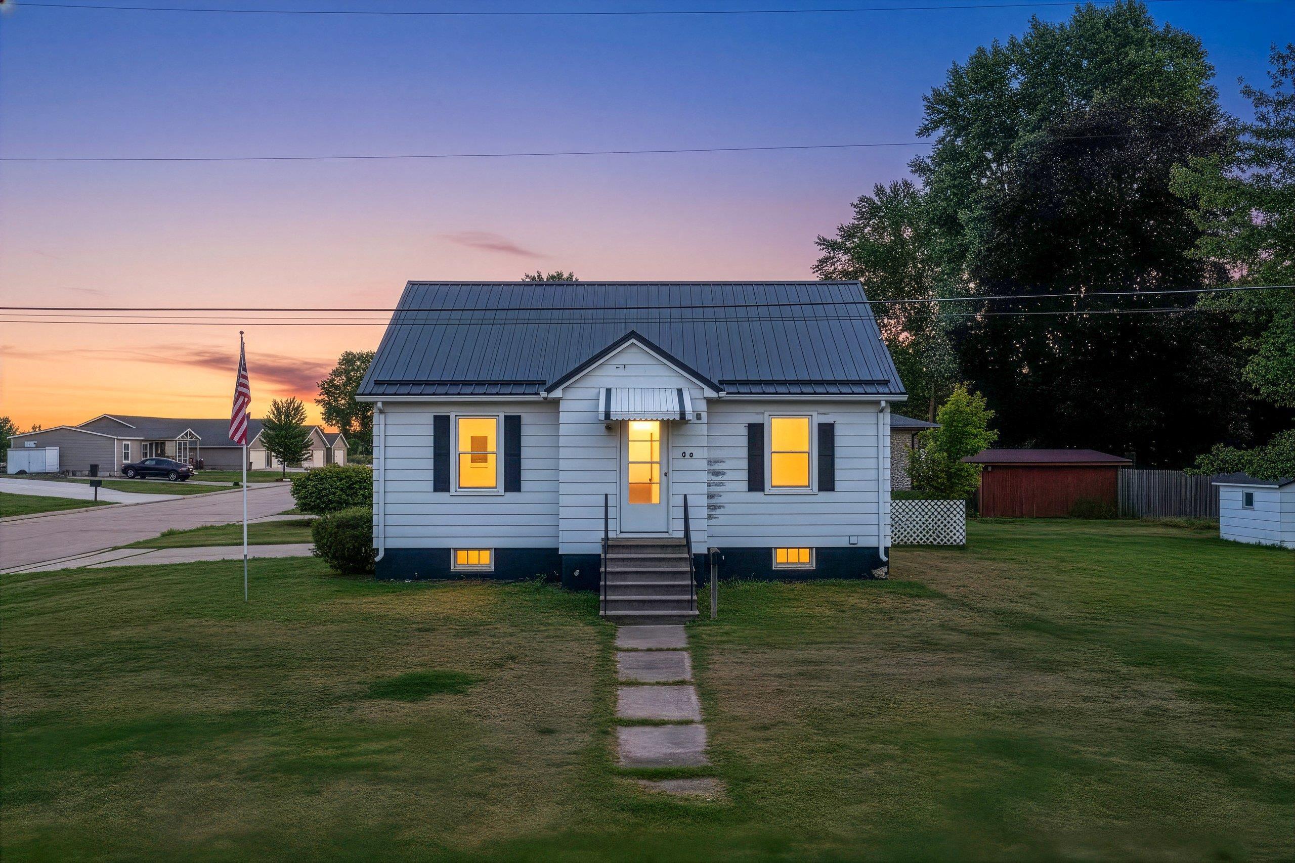 318 HALL Avenue property preview photograph