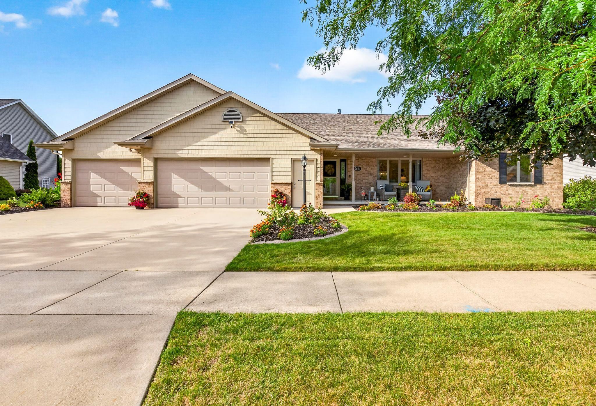 2624 E SUNDANCE Drive property preview photograph