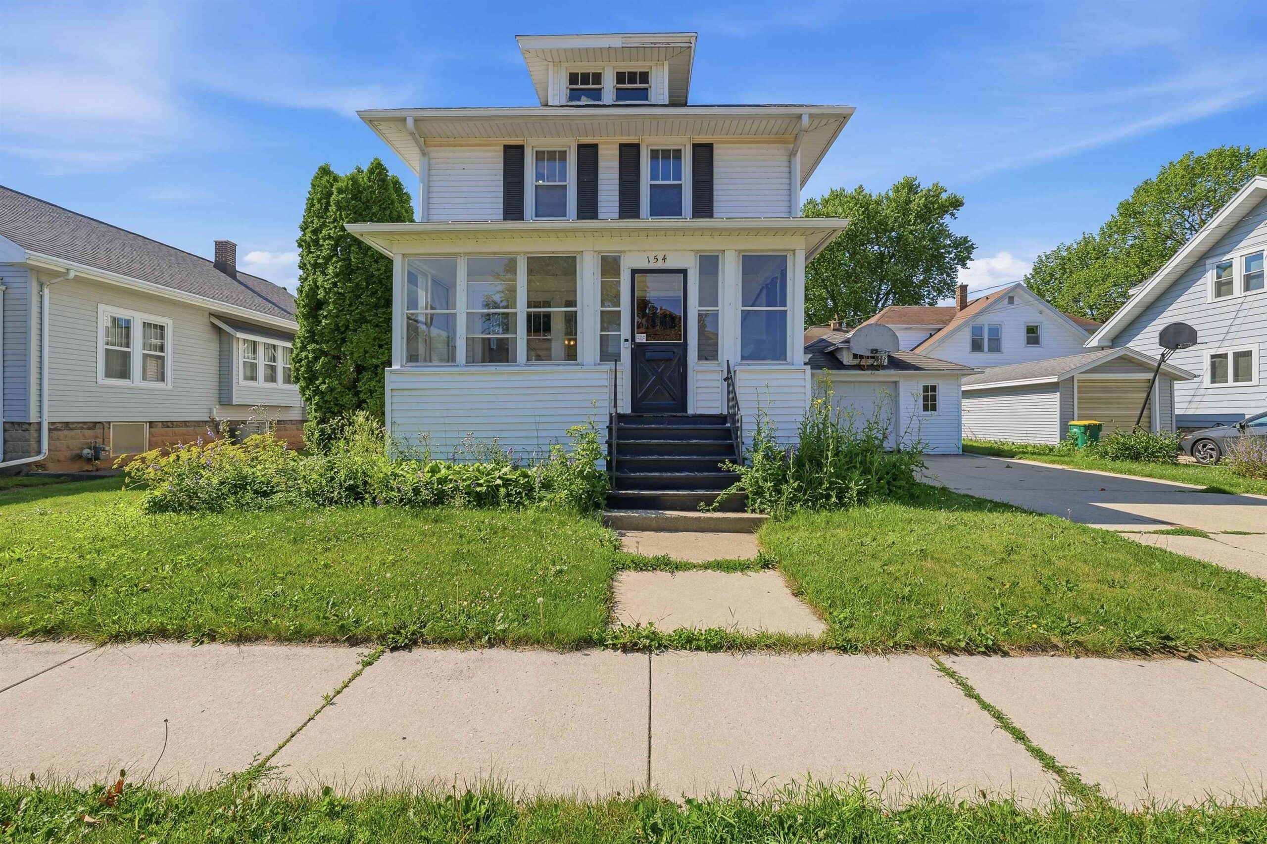 154 E 11TH Street property preview photograph