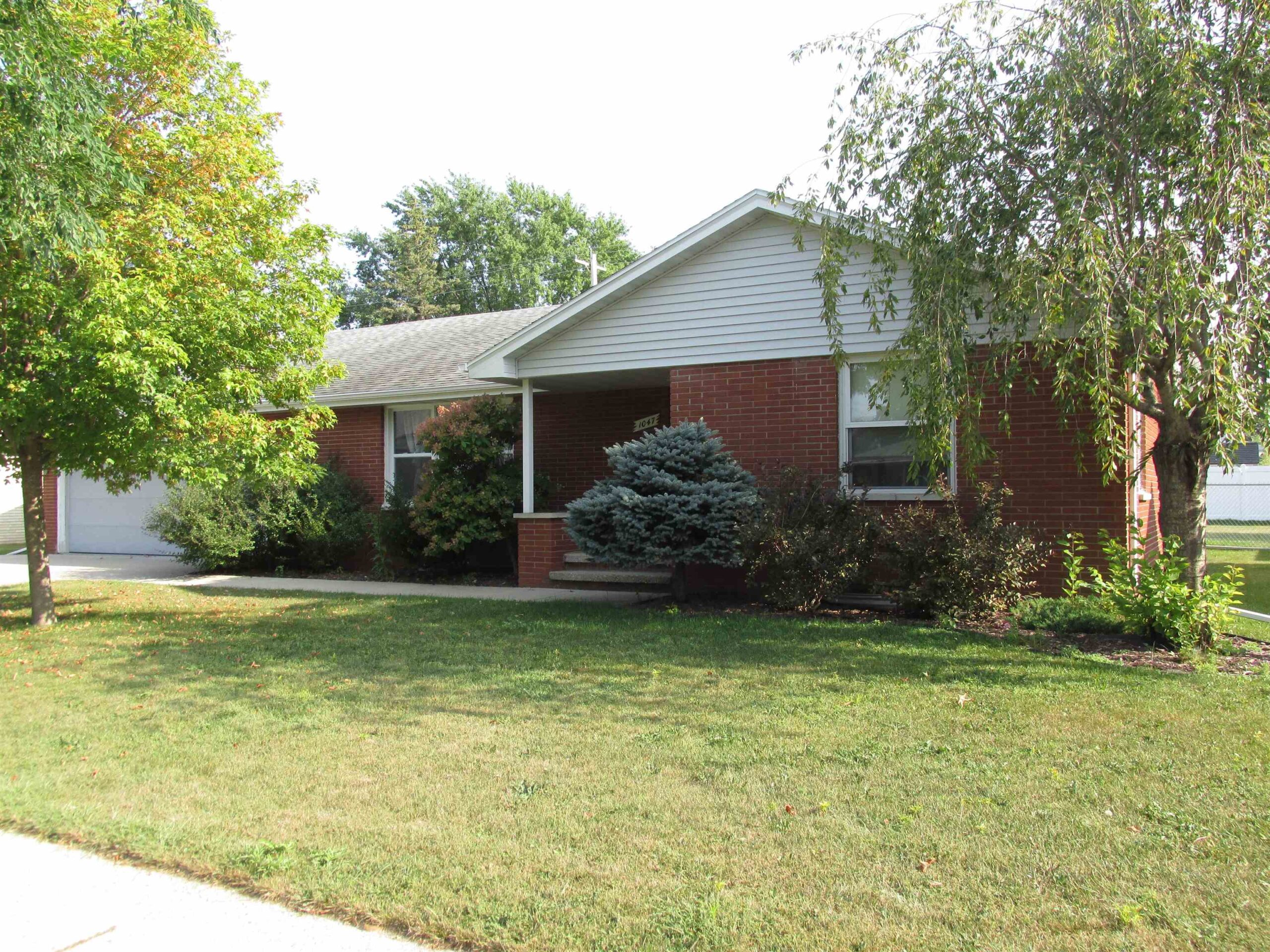1047 E PERSHING Street property preview photograph