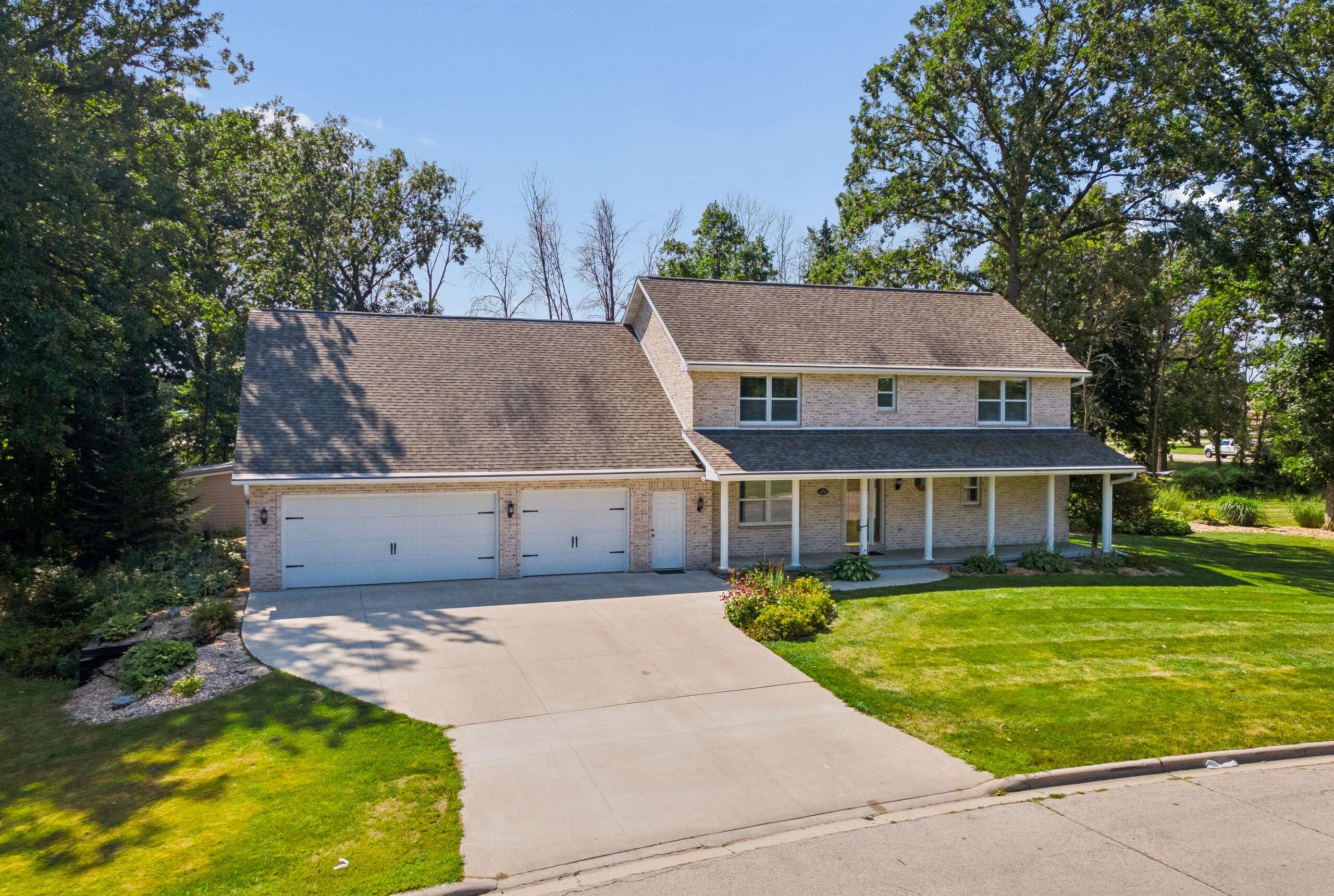 120 E GLENBROOK Drive property preview photograph