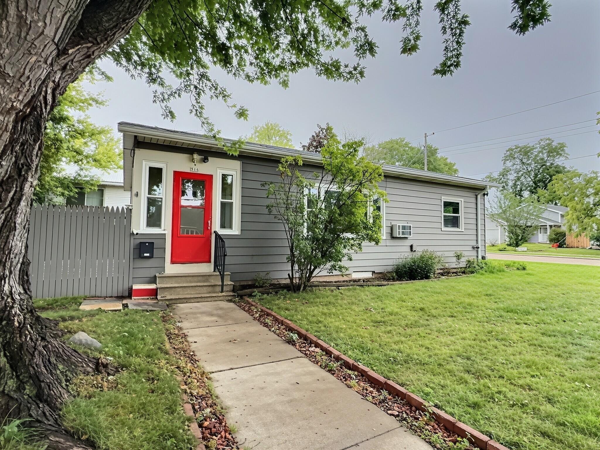 516 E CUSTER Avenue property preview photograph