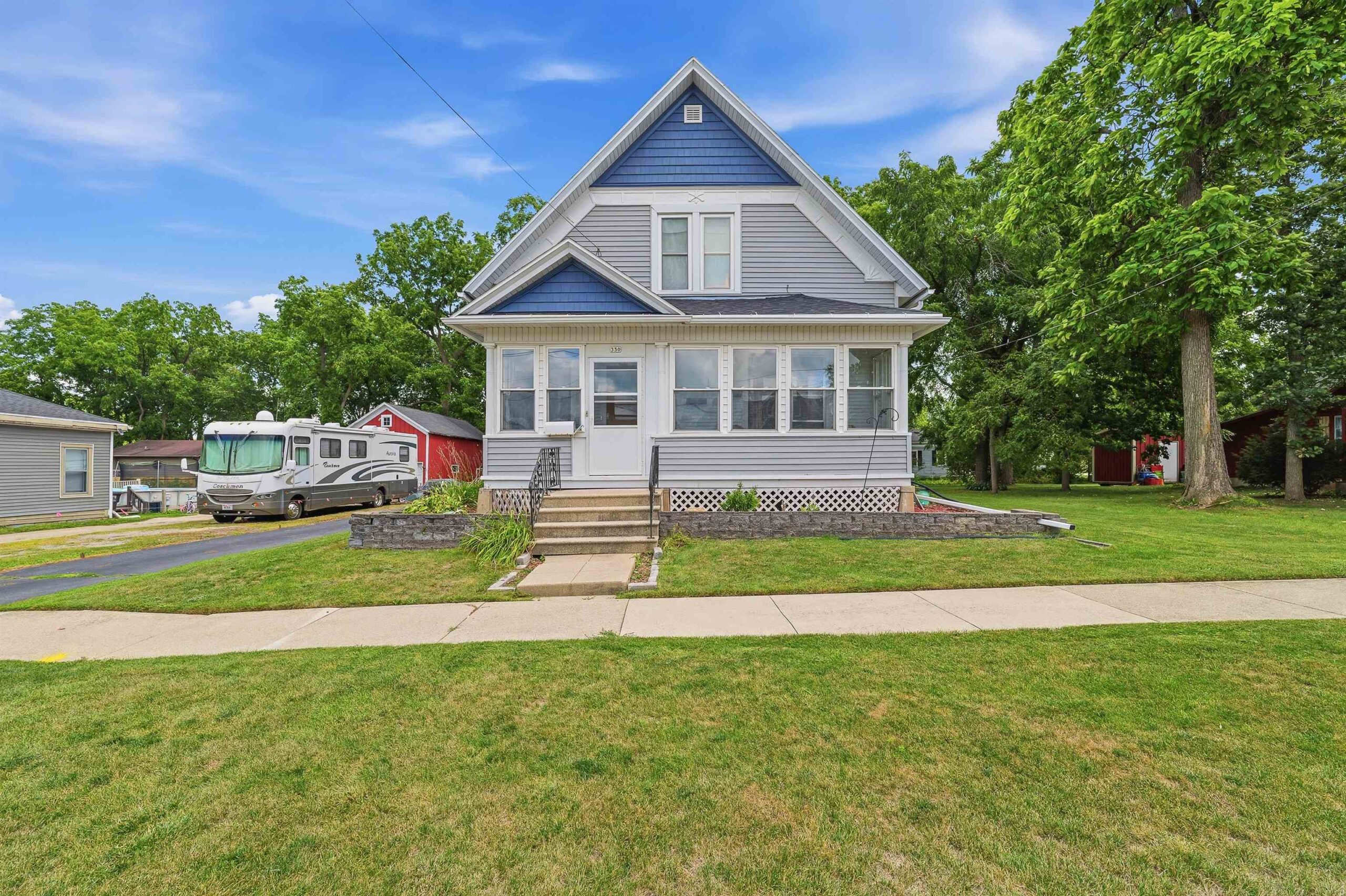 330 JACKSON Avenue property preview photograph