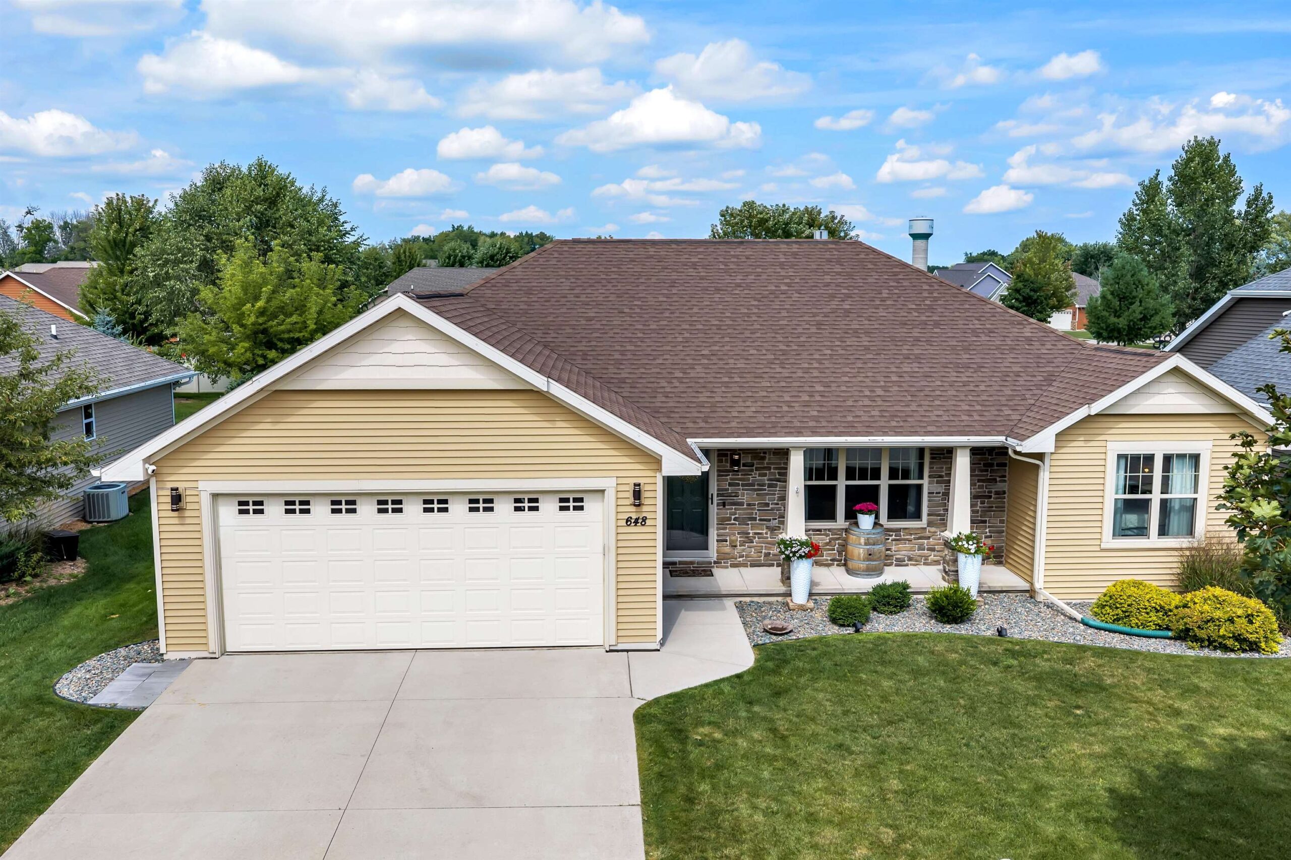 648 PEBBLESTONE Circle property preview photograph