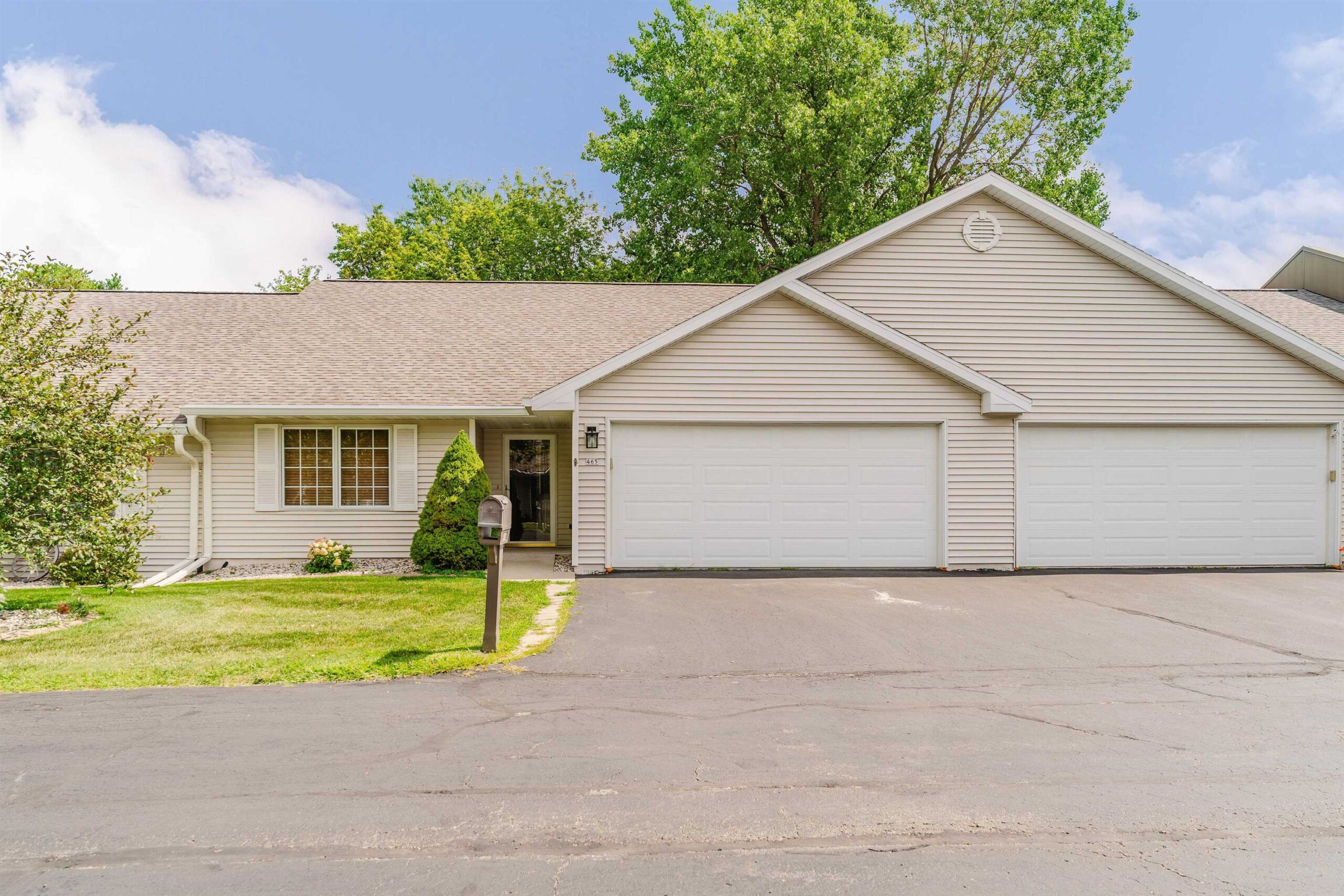 465 W PACKER Avenue property preview photograph
