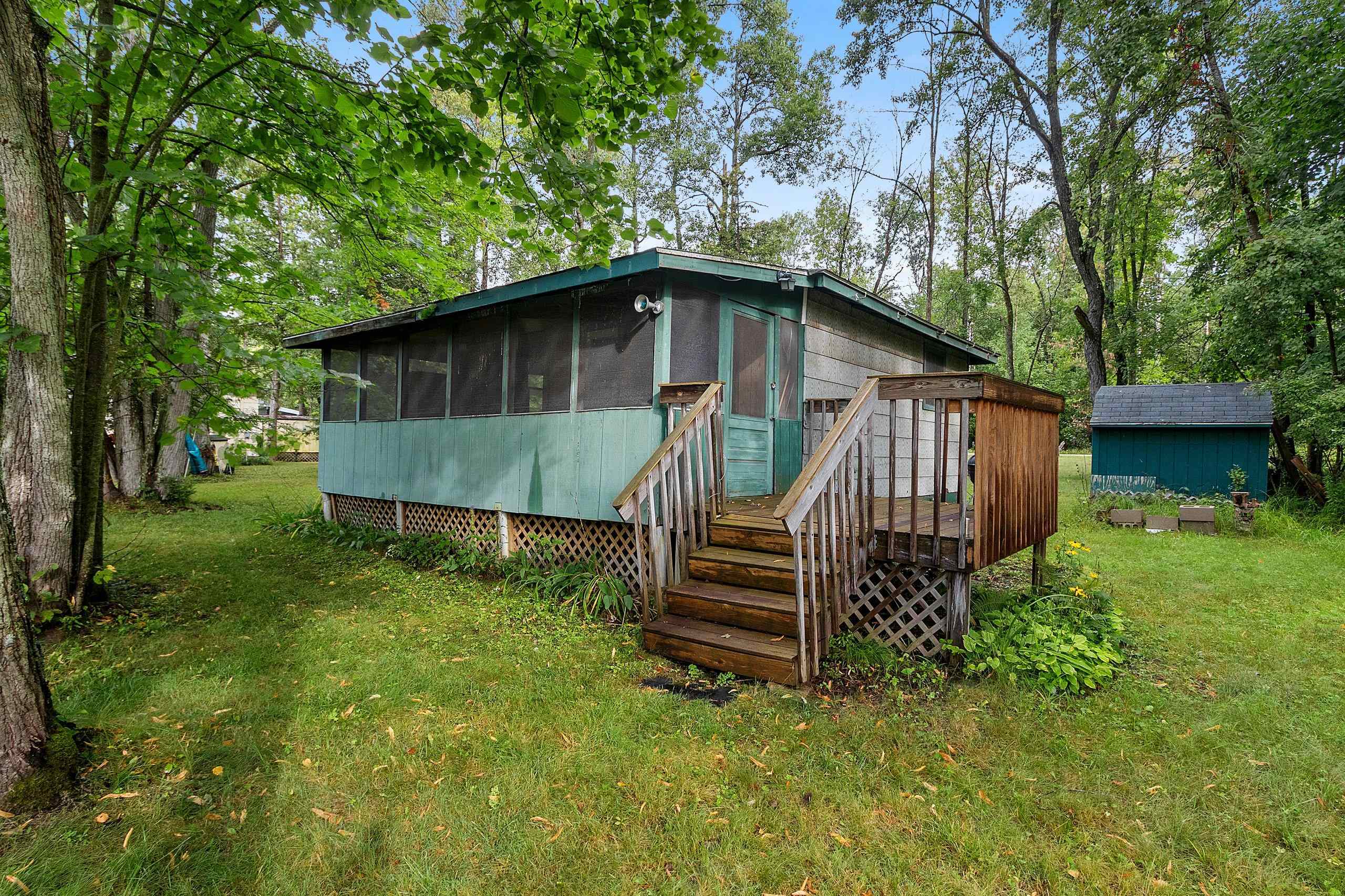 9561 MILWAUKEE Lane property preview photograph