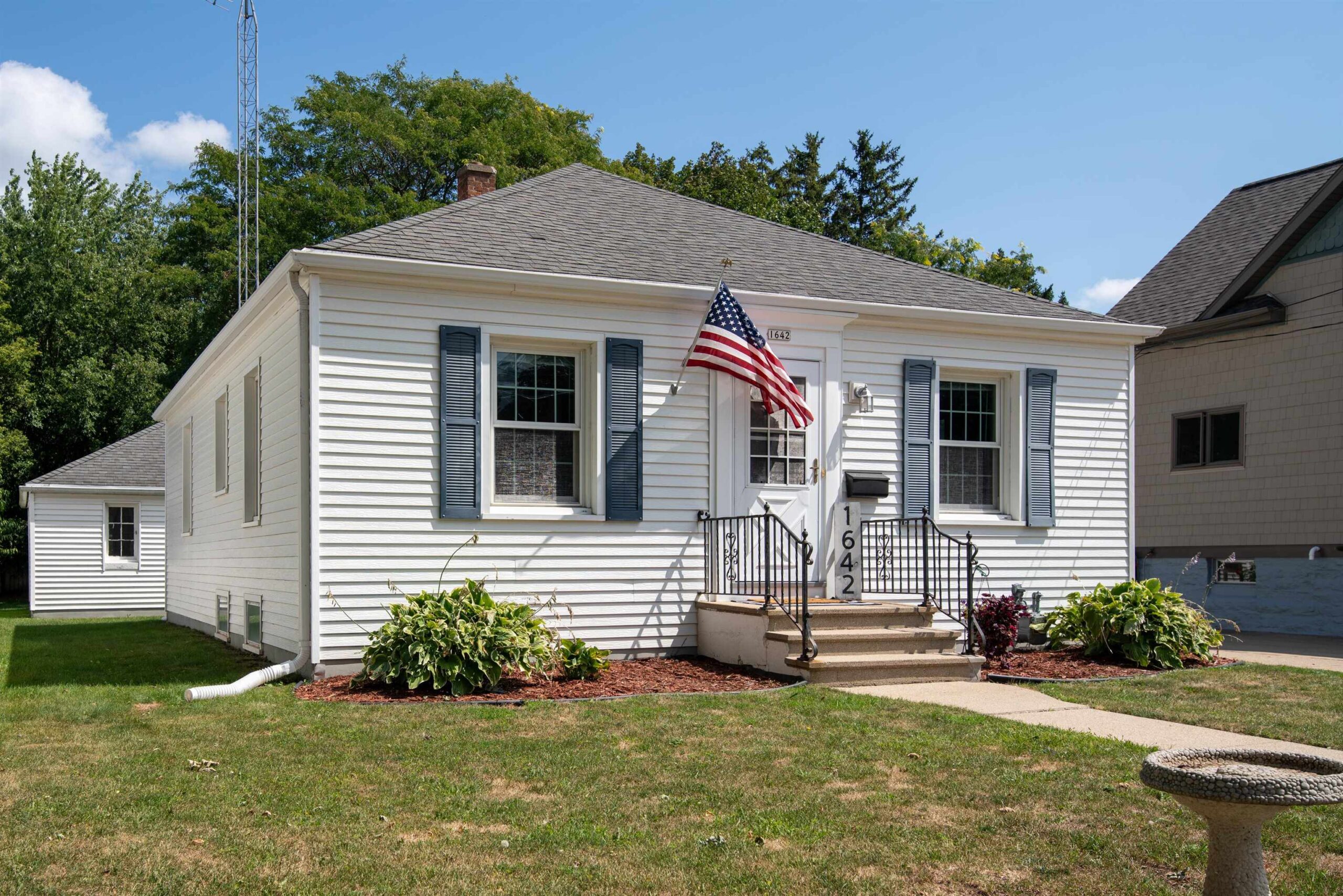 1642 SHERIDAN Street property preview photograph