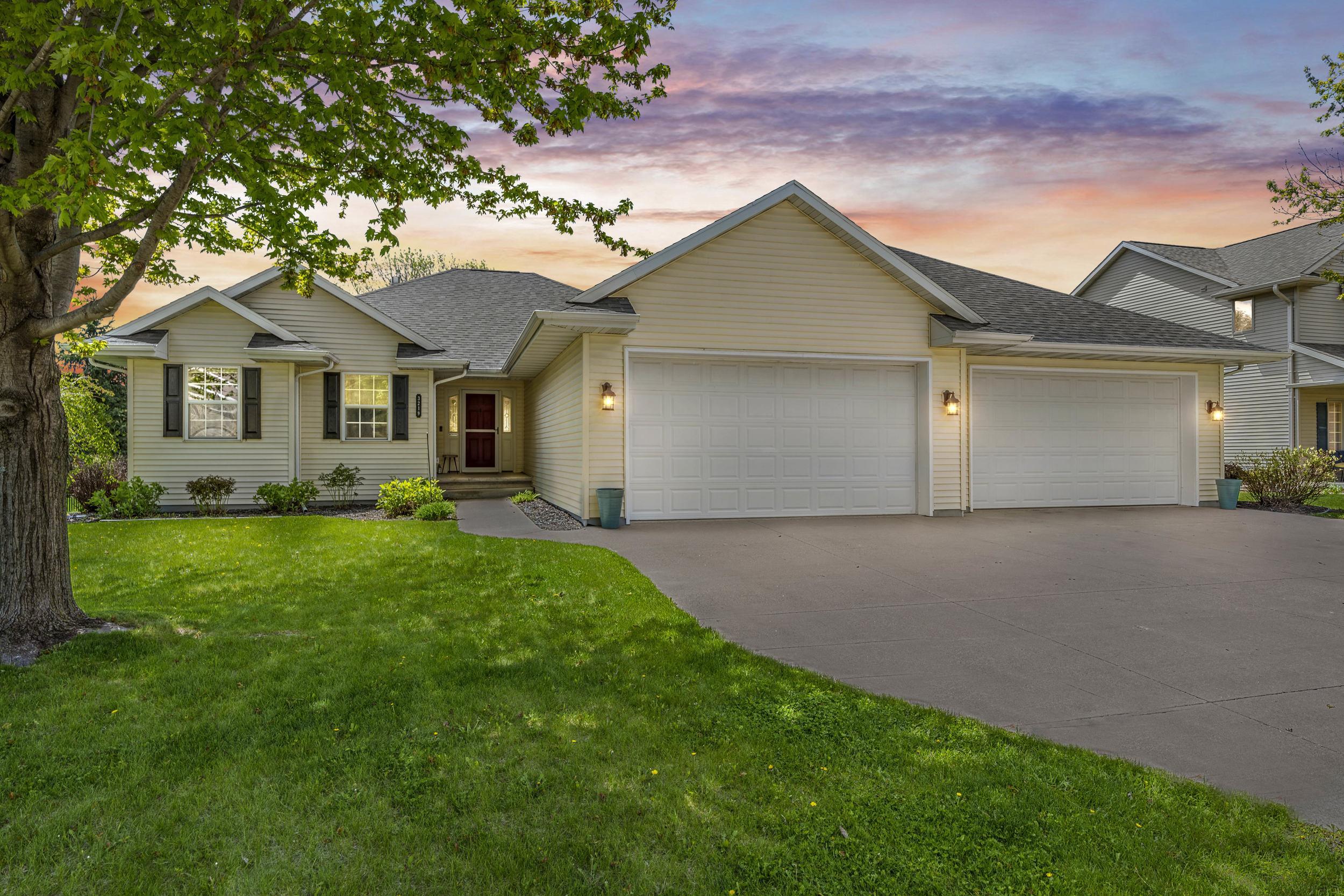 3219 E FALLCREEK Lane property preview photograph