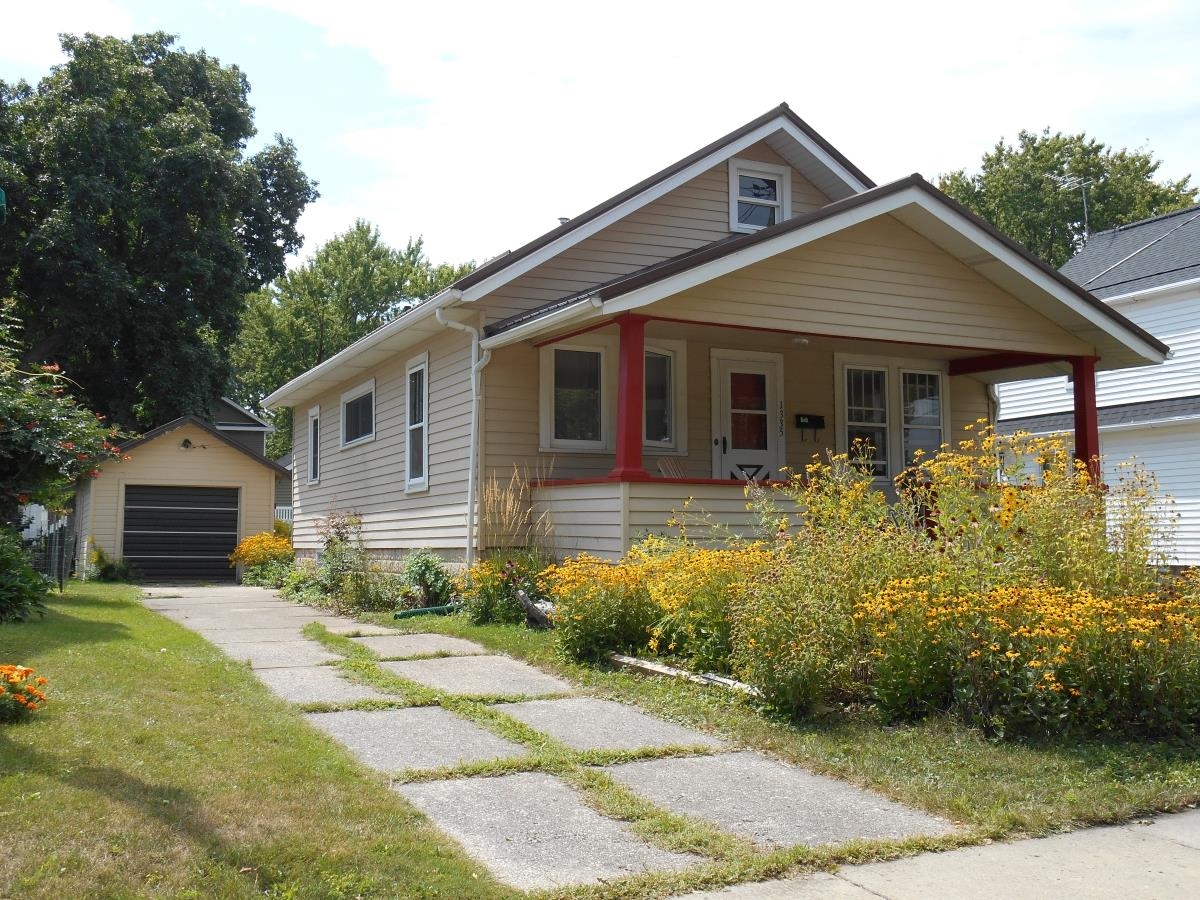 1335 W ROGERS Avenue property preview photograph