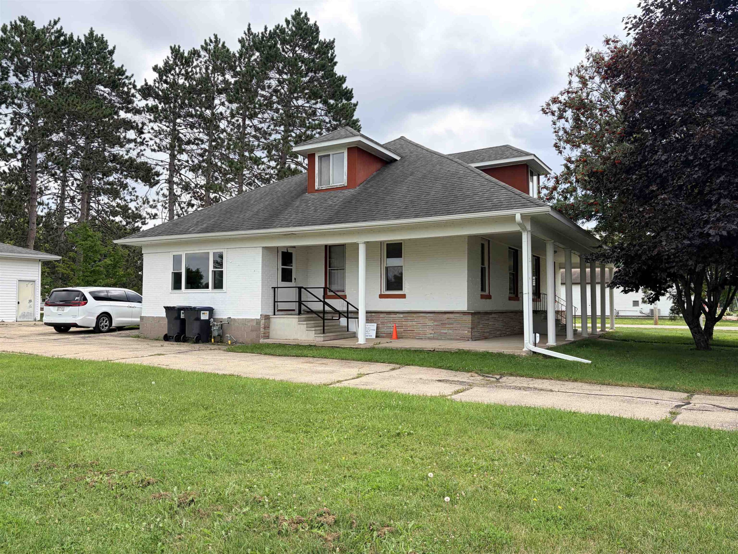 604 BISSELL Street property preview photograph