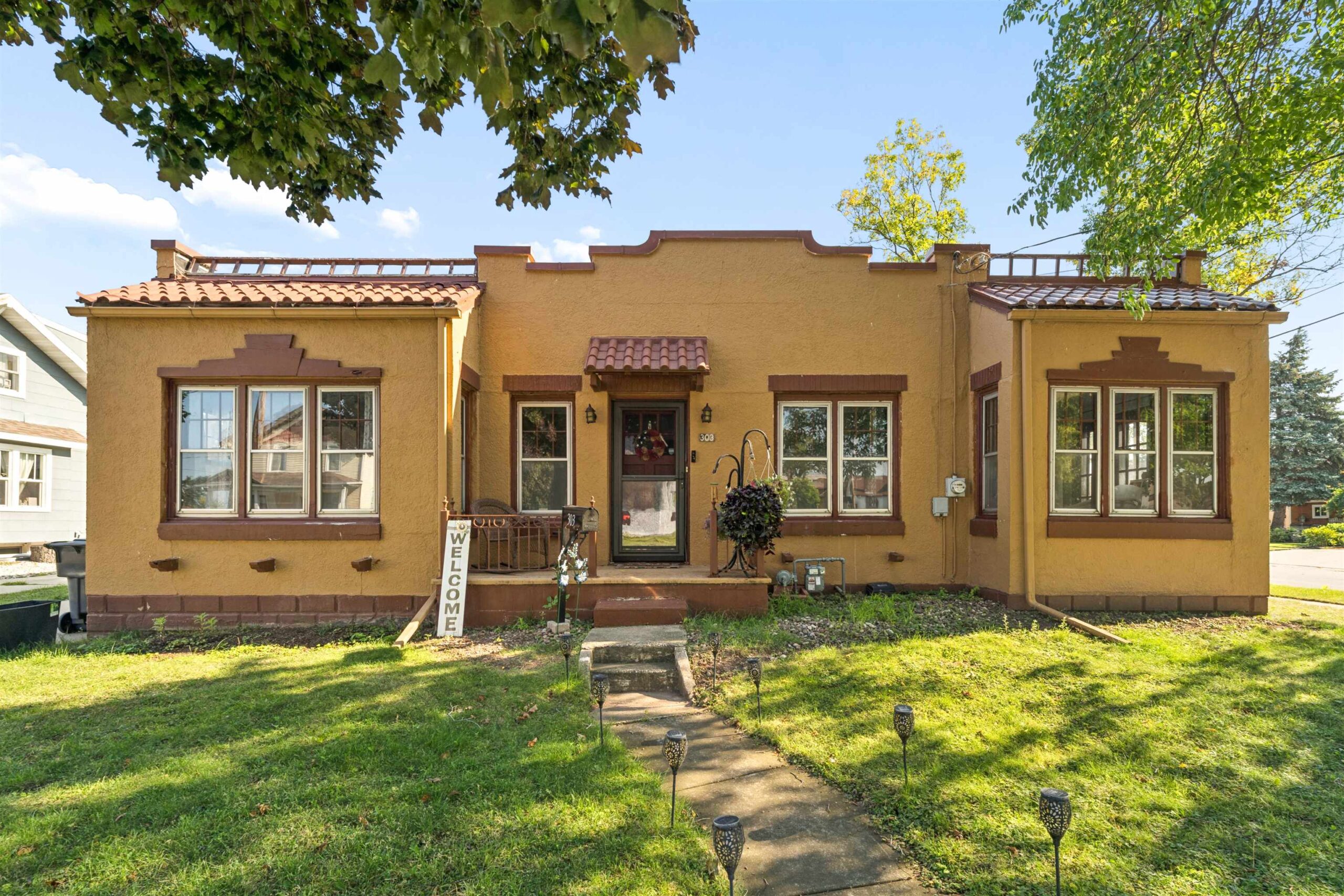 303 W FOREST Avenue property preview photograph