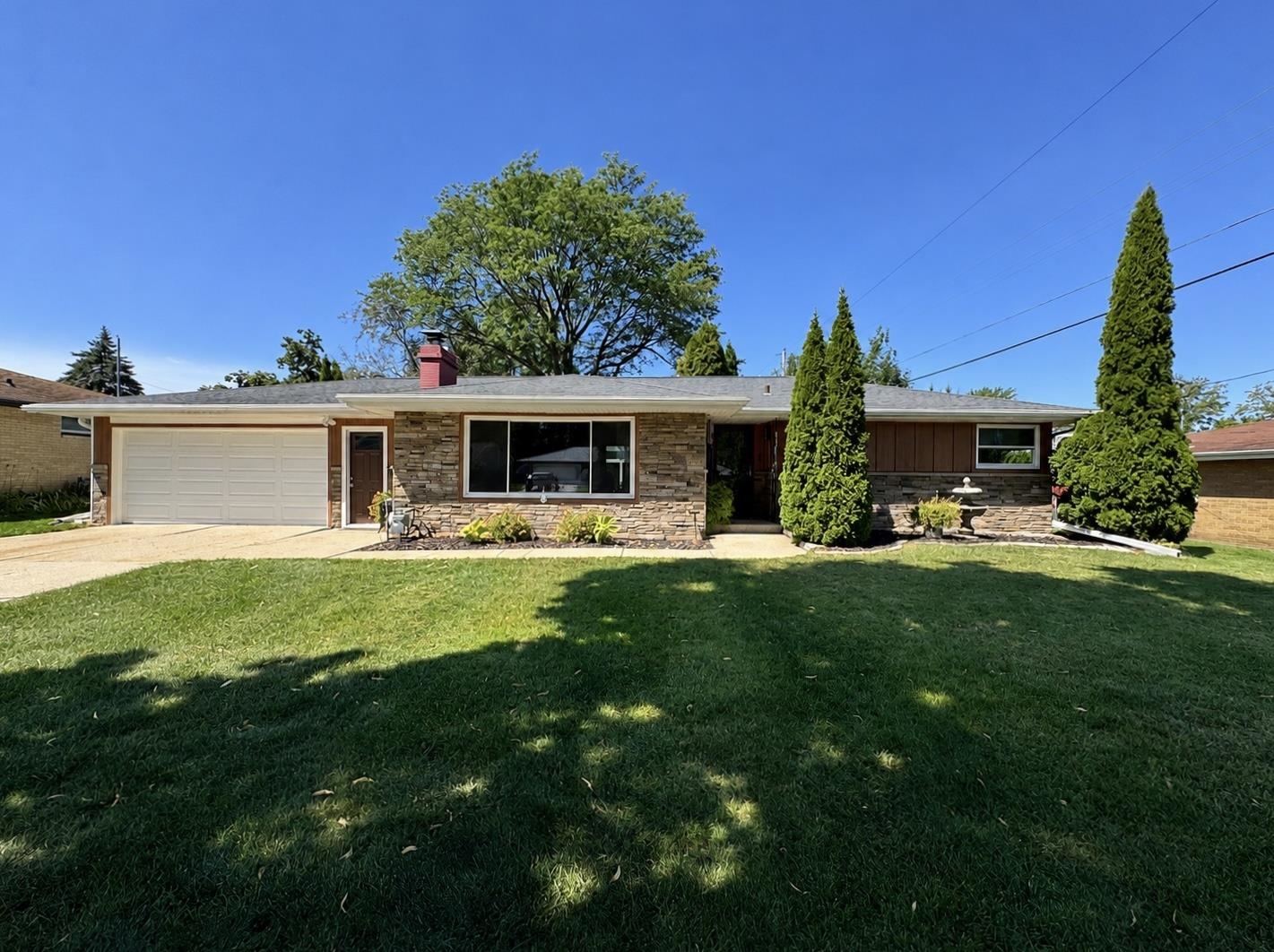 1700 CHATEAU Drive property preview photograph