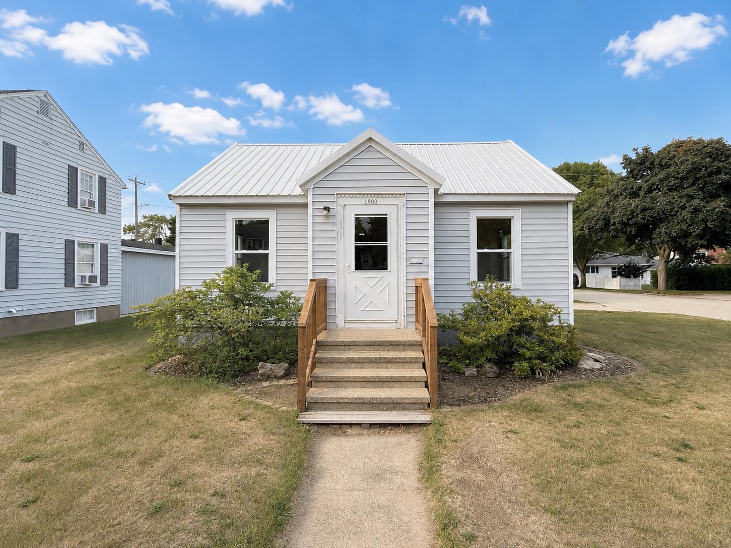 1900 16TH Avenue property preview photograph