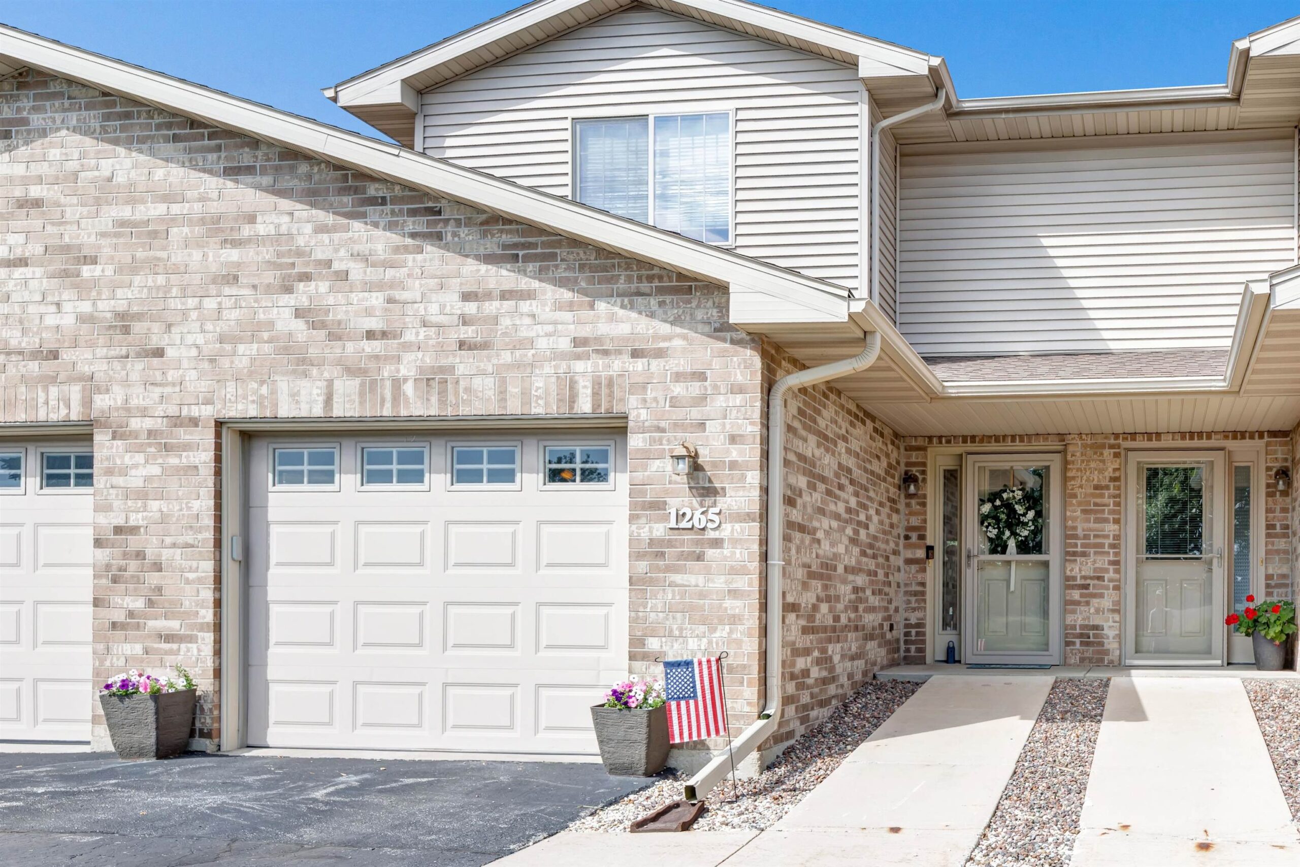 1265 POND VIEW Circle property preview photograph