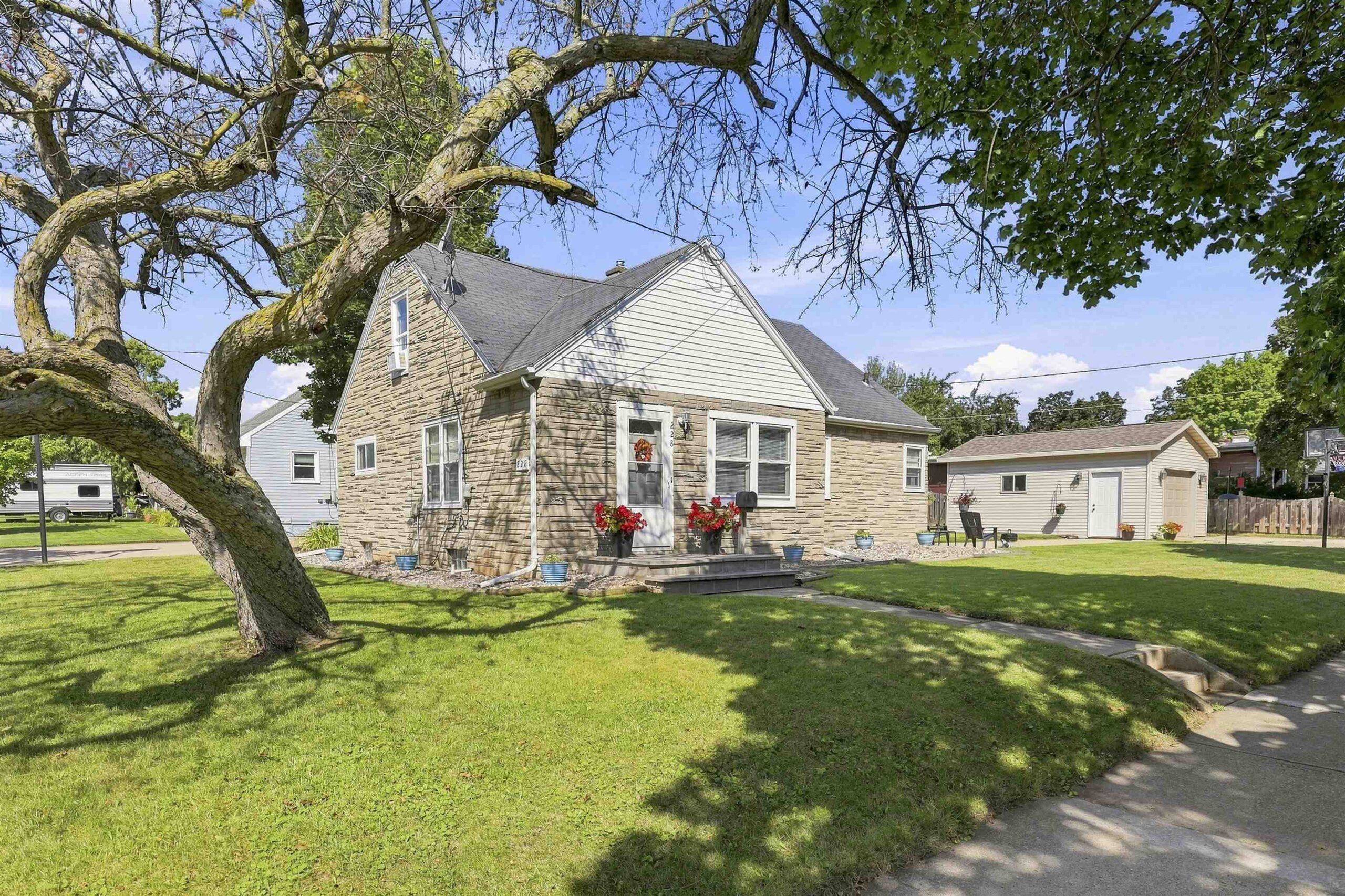 228 KAMPS Street property preview photograph