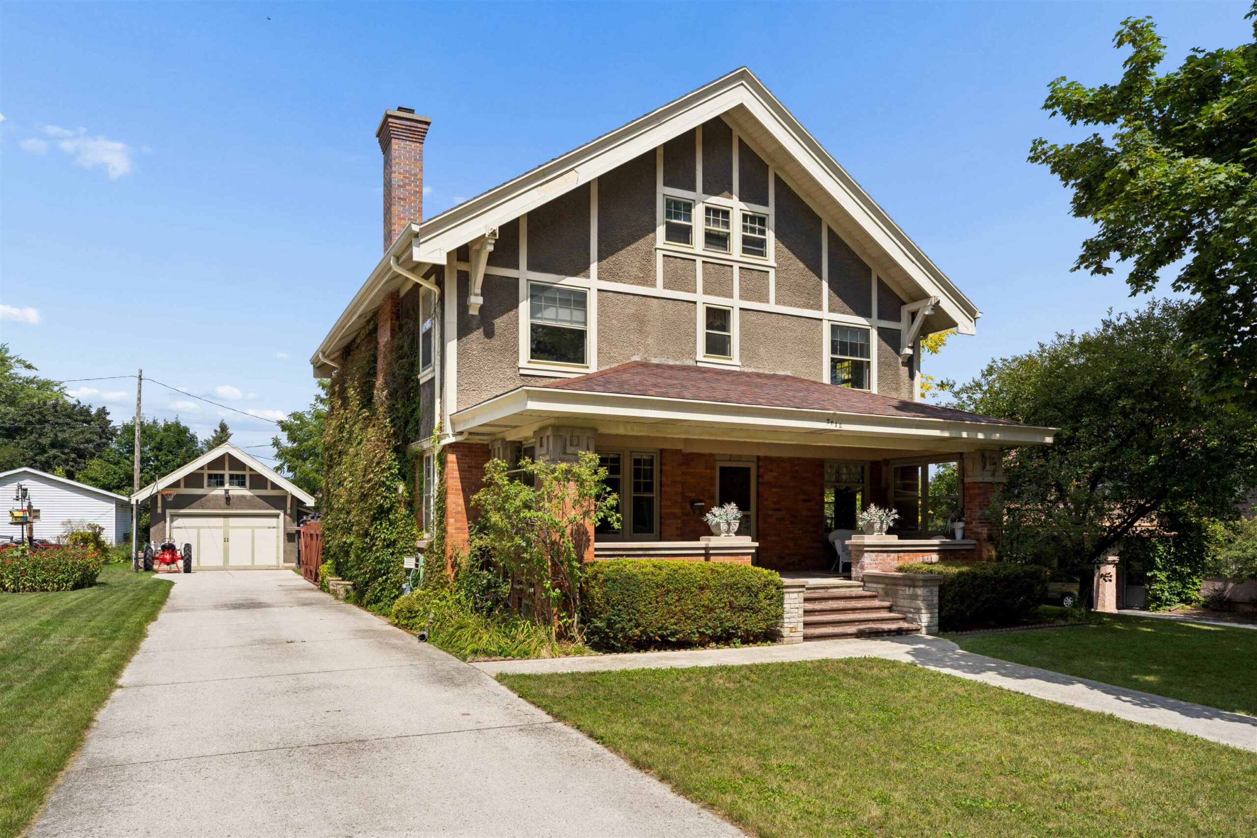 2012 RANDOLPH Avenue property preview photograph