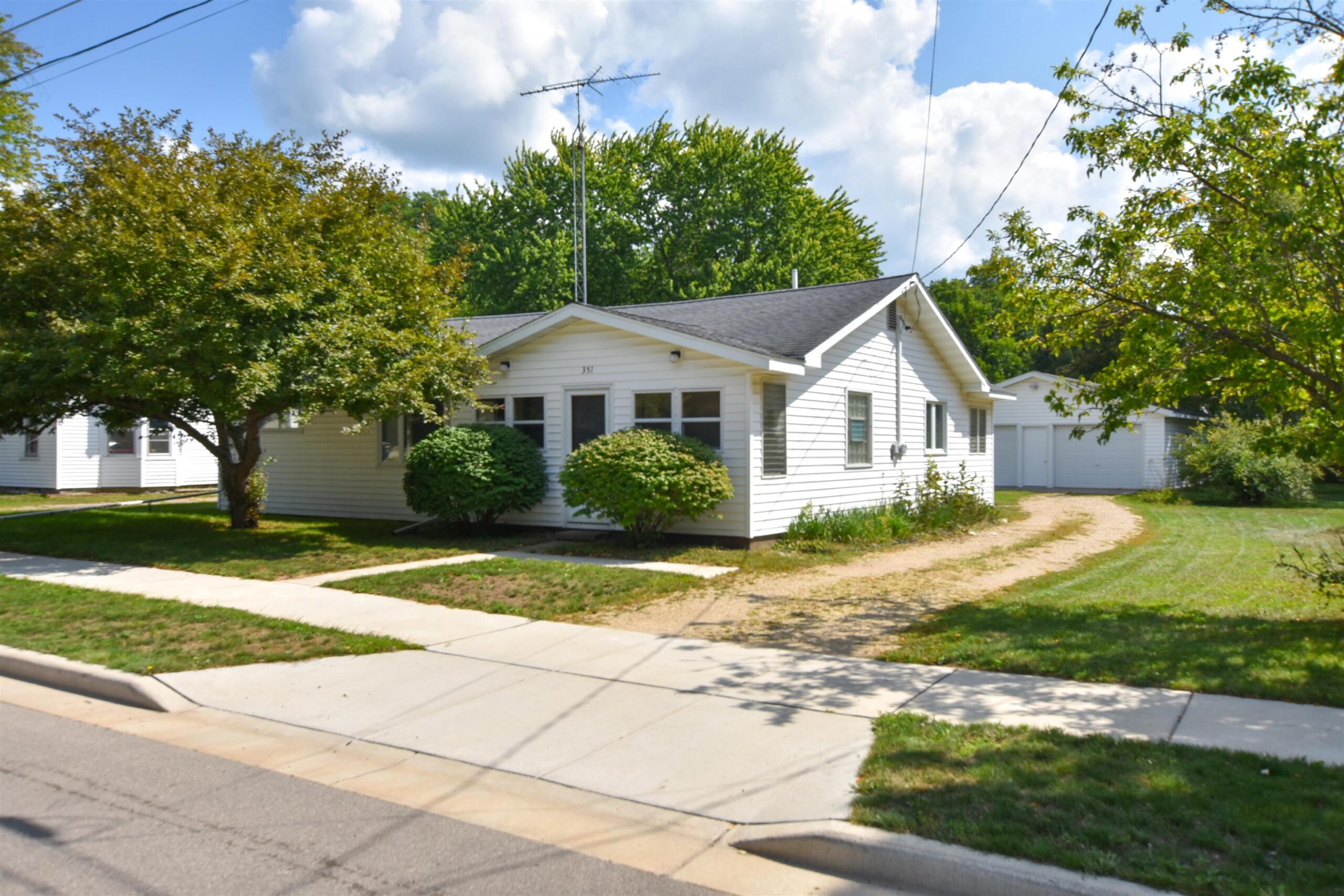351 S WAUPACA Street property preview photograph