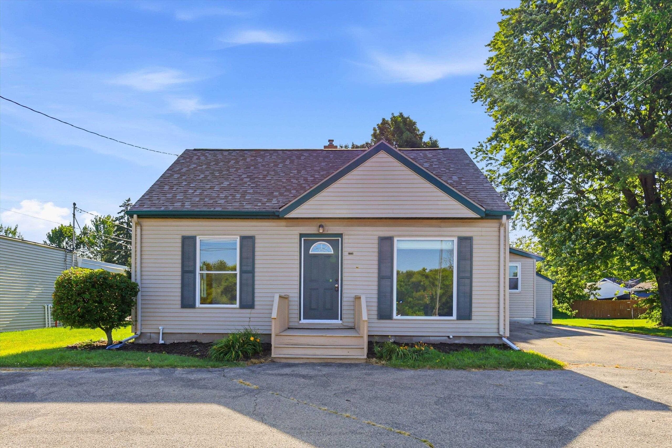 1224 S COMMERCIAL Street property preview photograph
