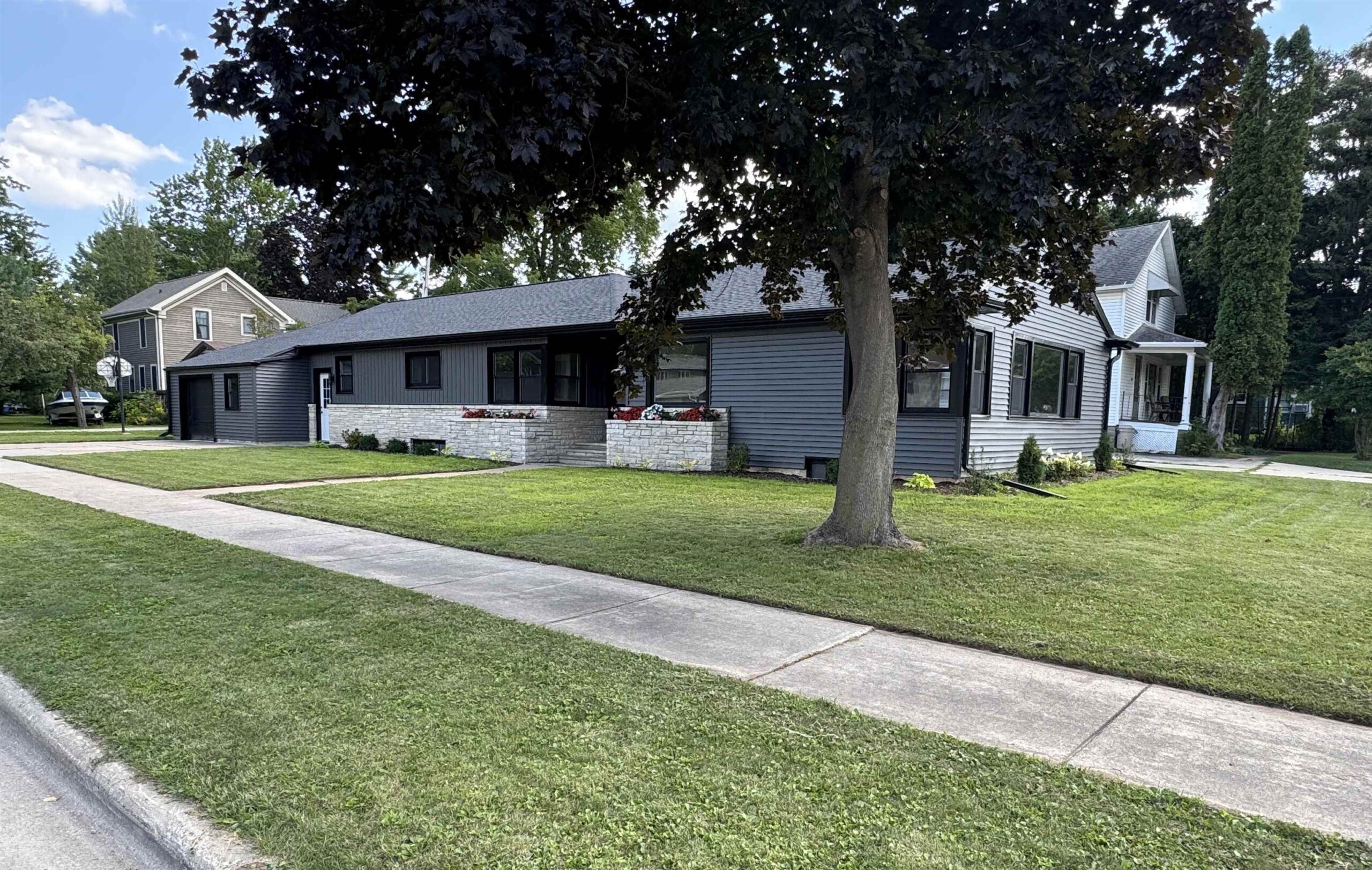 316 W 4TH Street property preview photograph