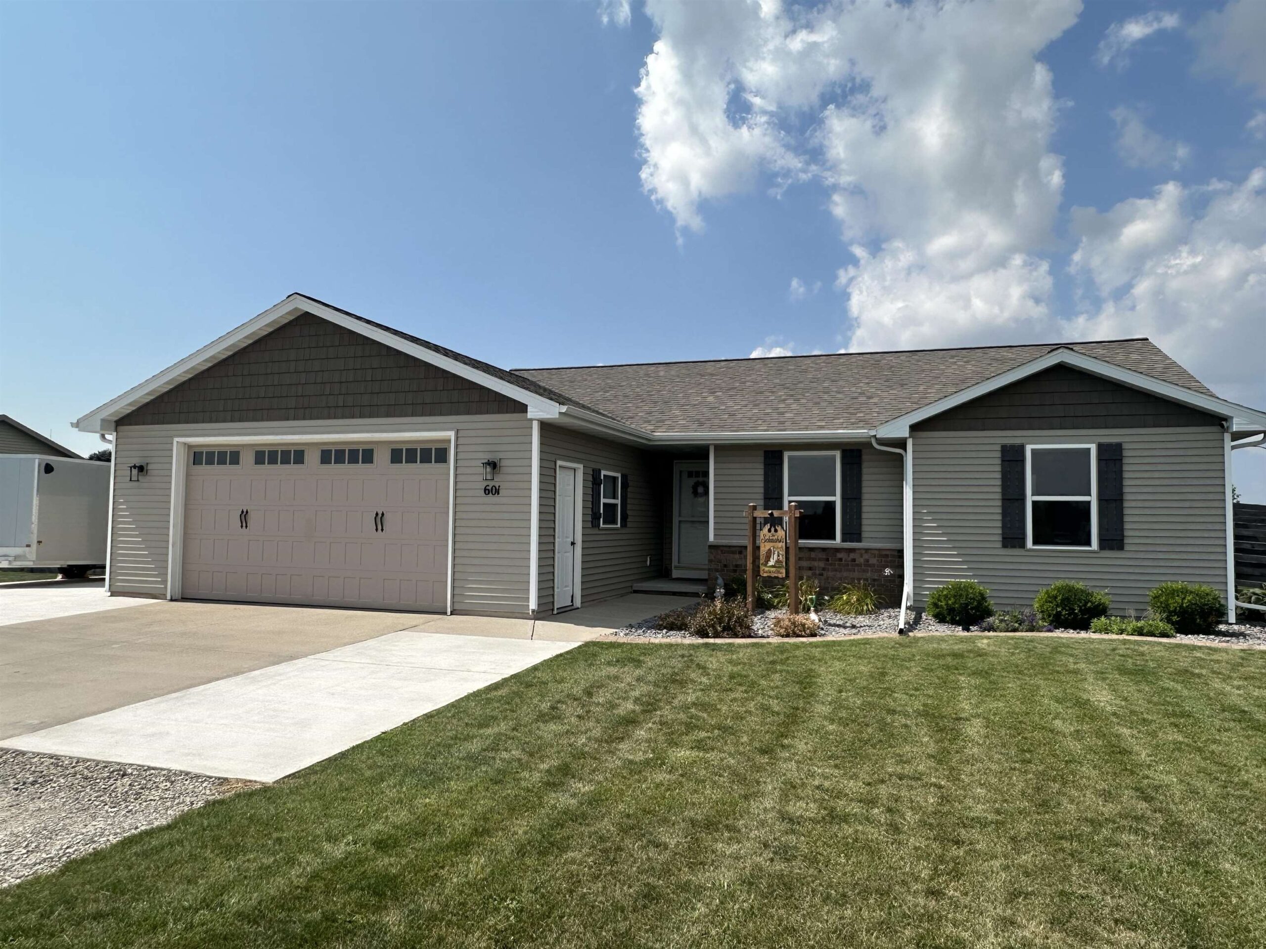 601 DEBRUIN Road property preview photograph