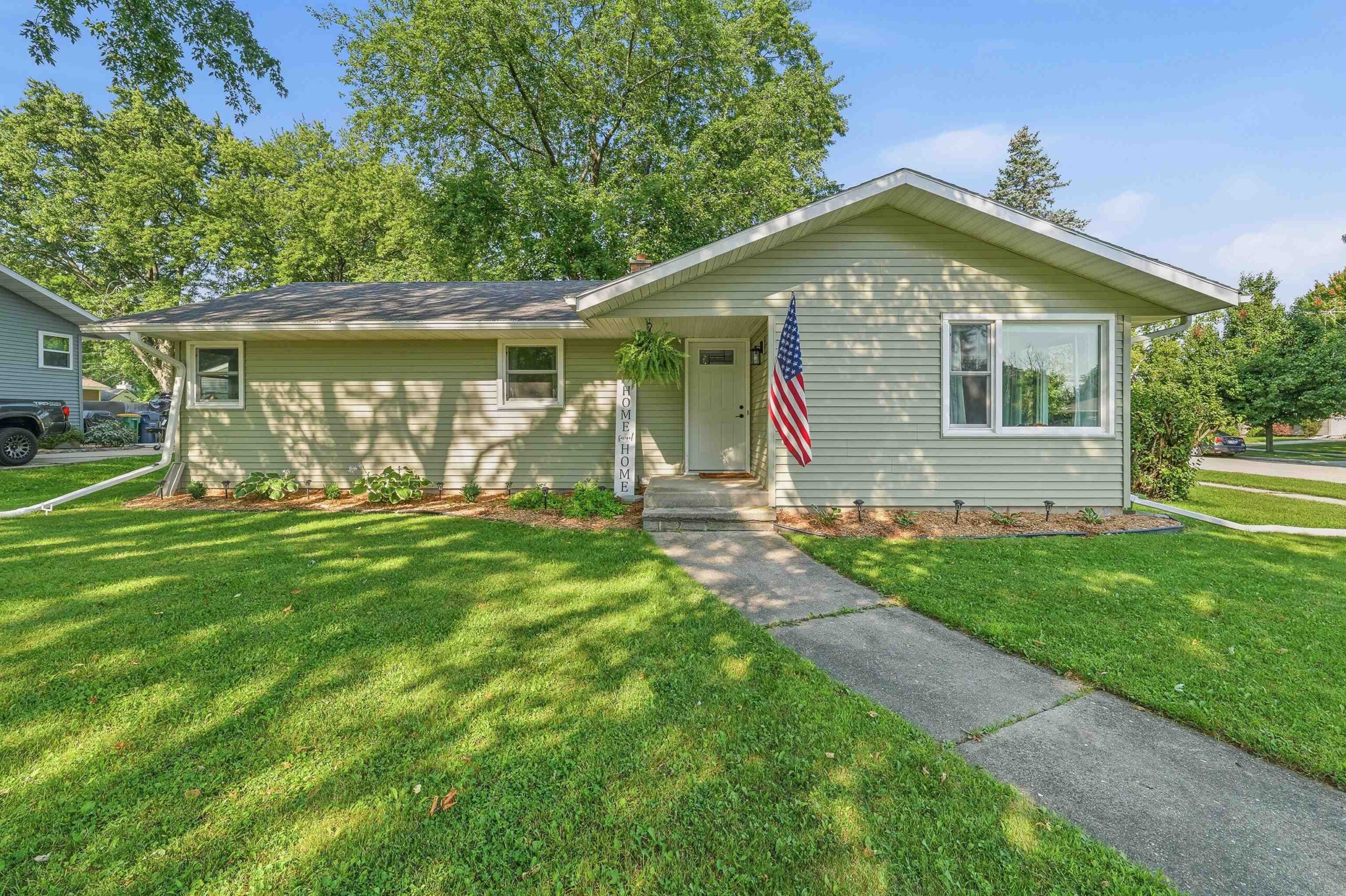 698 MARTIN Avenue property preview photograph